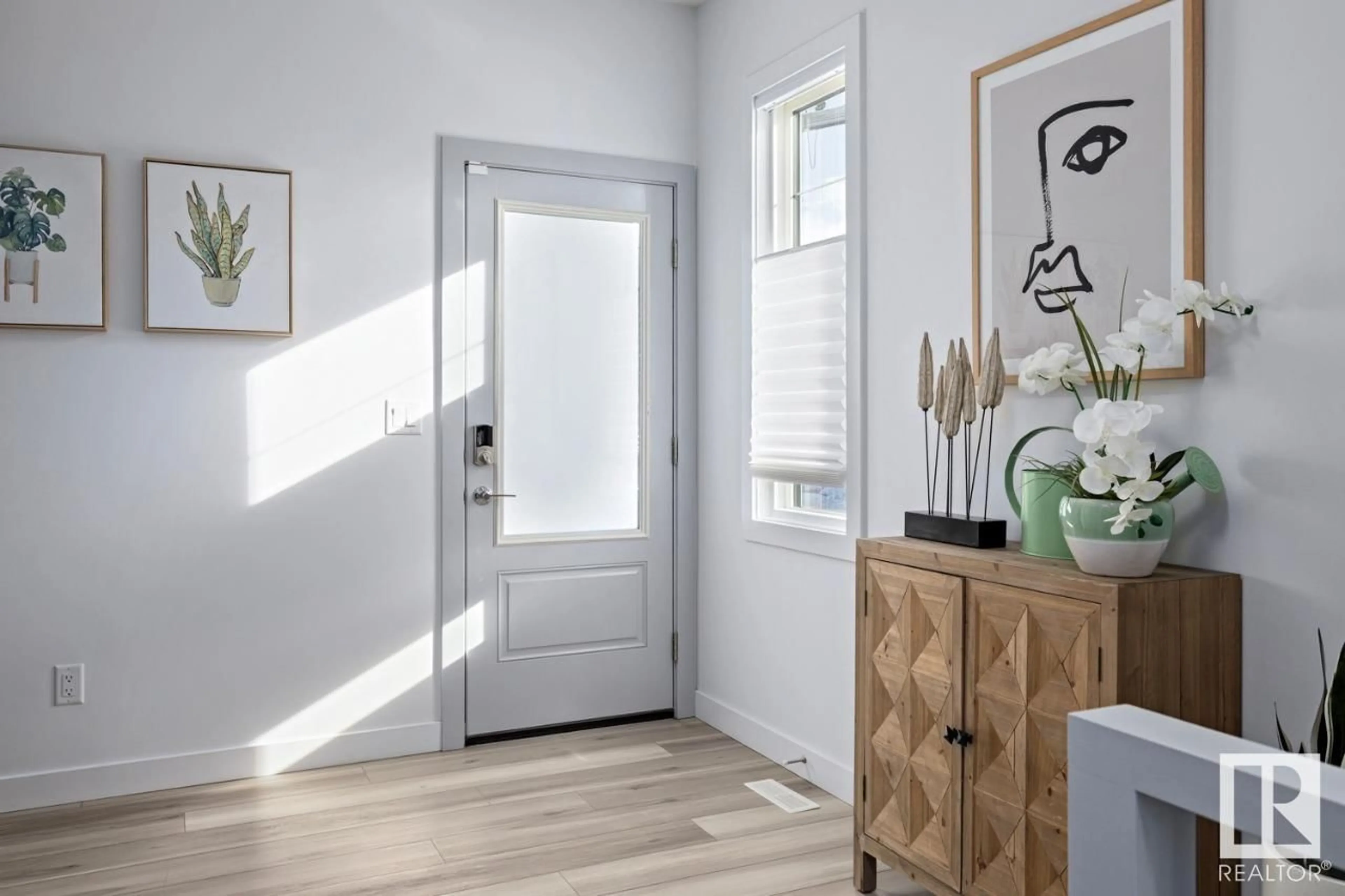 Indoor entryway for NW - 9304 226 ST, Edmonton Alberta T5T7R5