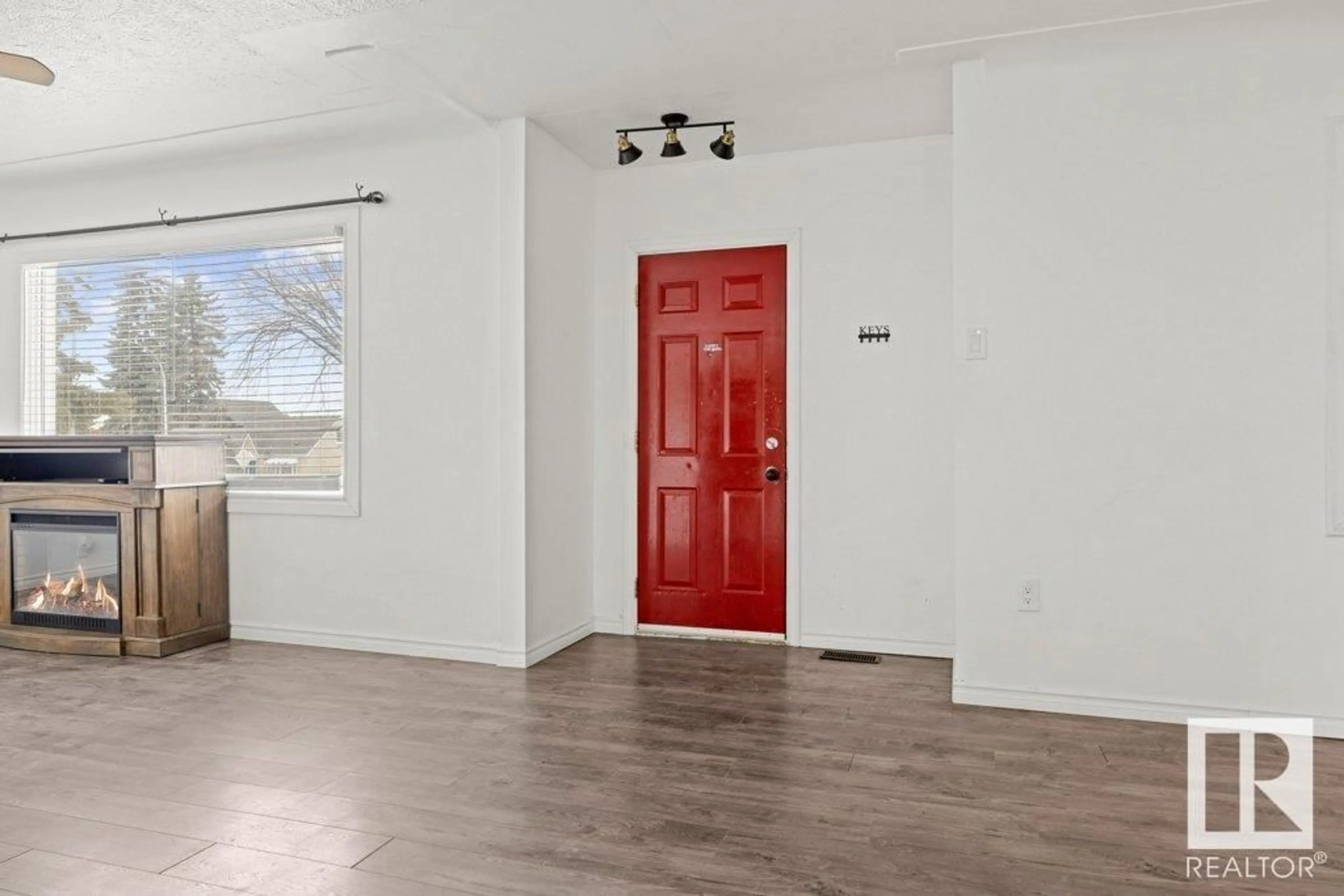 Indoor entryway for 10811 61 AV NW, Edmonton Alberta T6H1L9