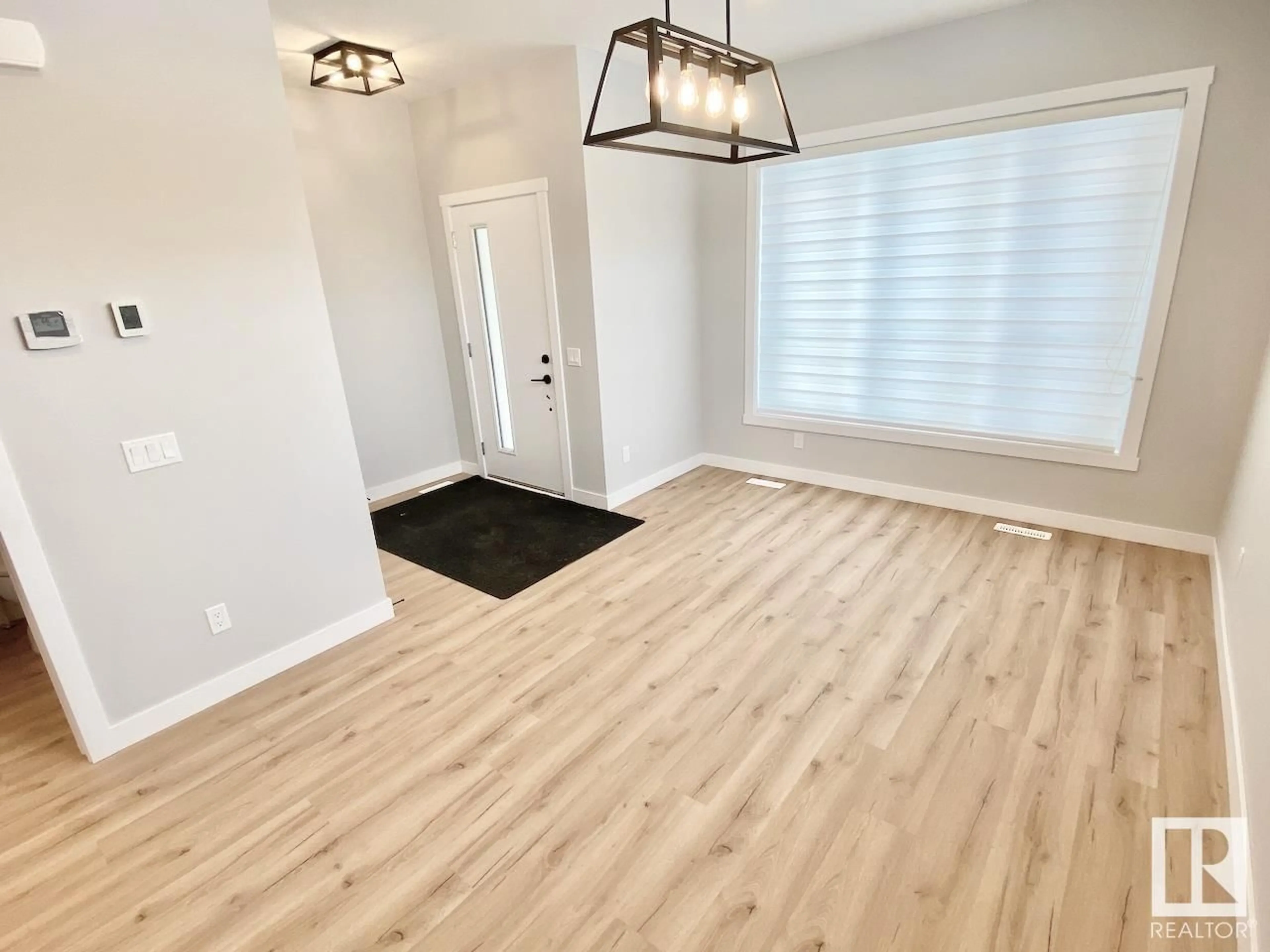 A pic of a room for 11739 130 ST NW, Edmonton Alberta T5M1A9