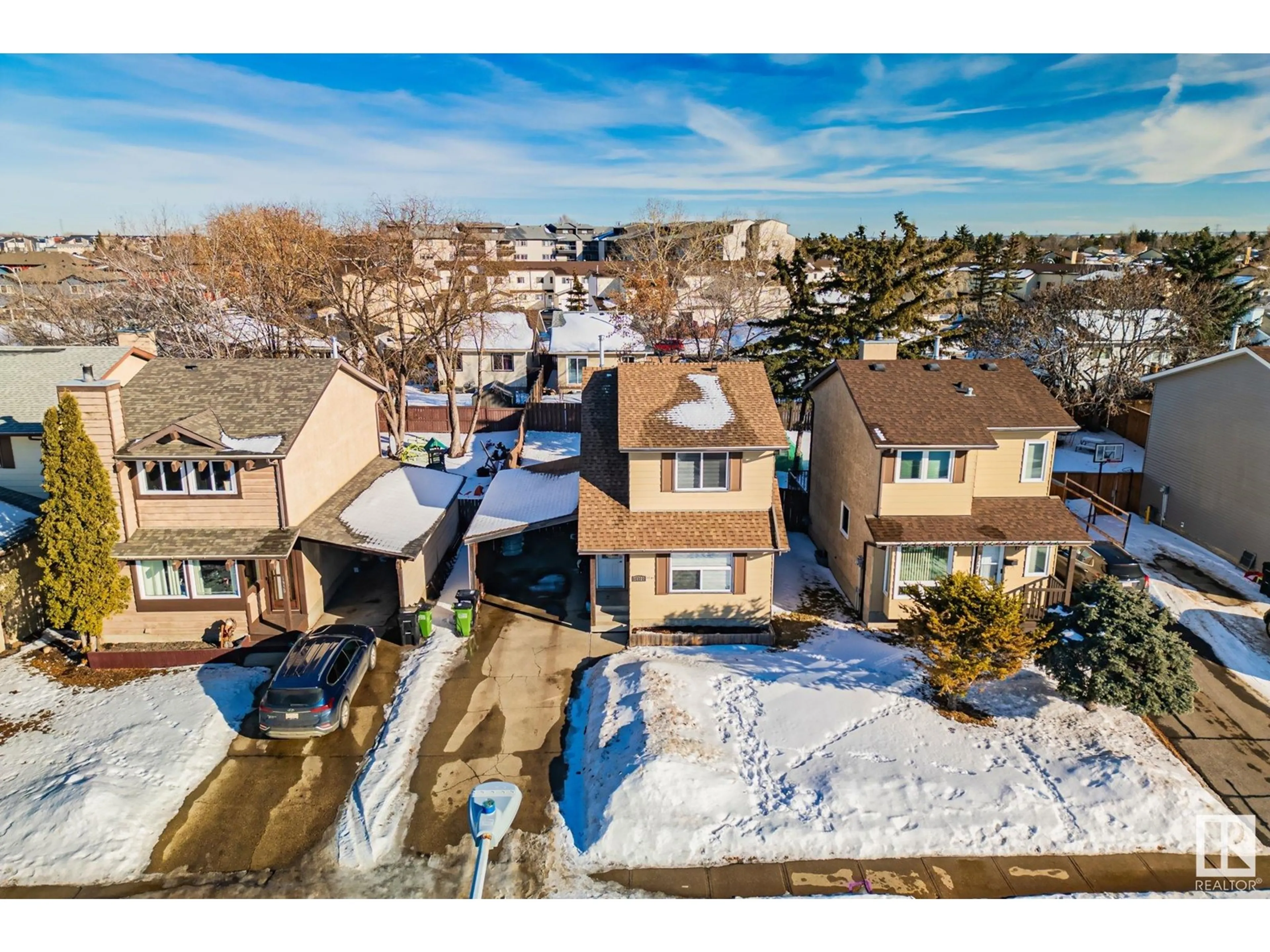 A pic from outside/outdoor area/front of a property/back of a property/a pic from drone, street for 14727 33 ST NW, Edmonton Alberta T5Y2C9