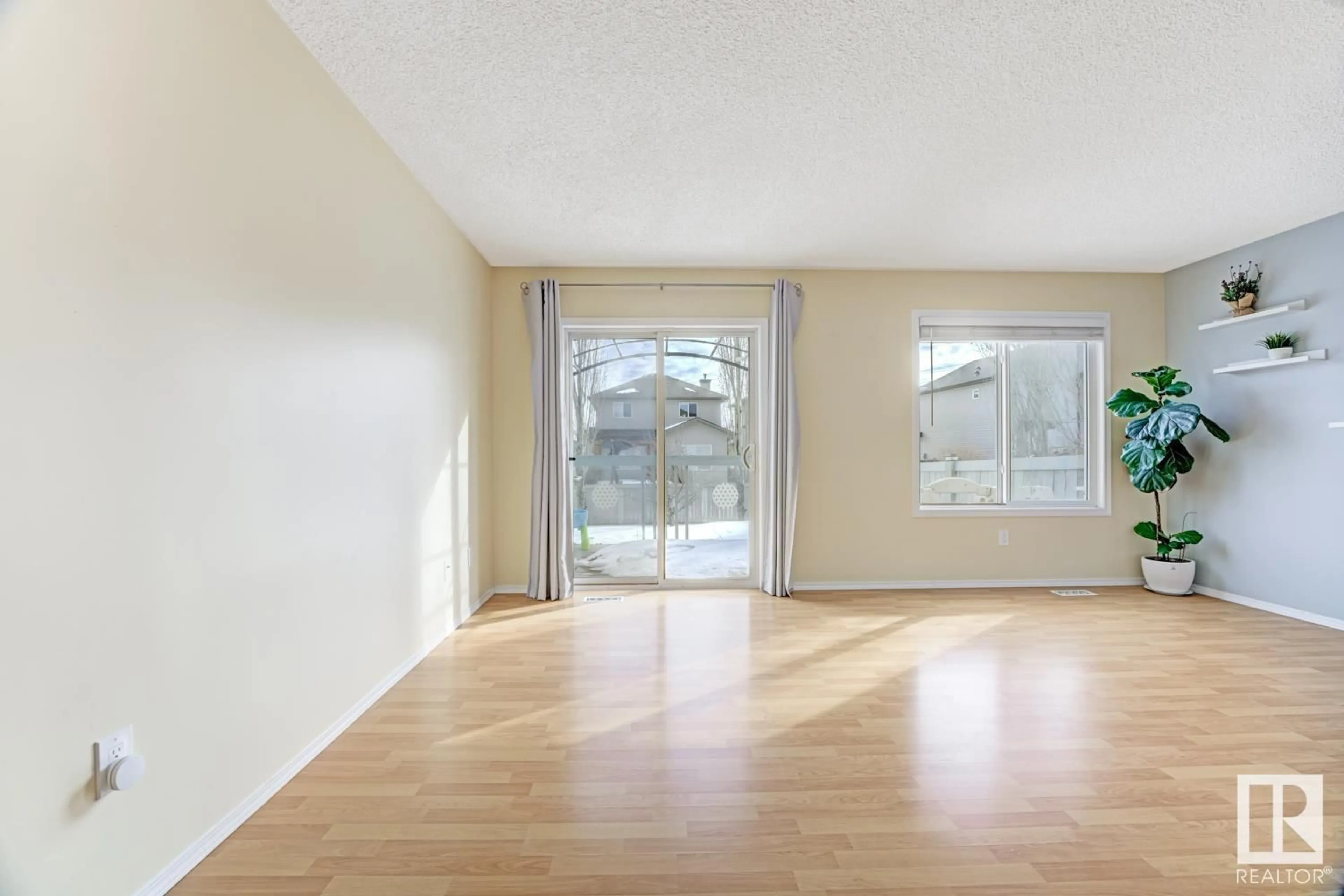 A pic of a room for 16325 55A ST NW, Edmonton Alberta T5Y3L2