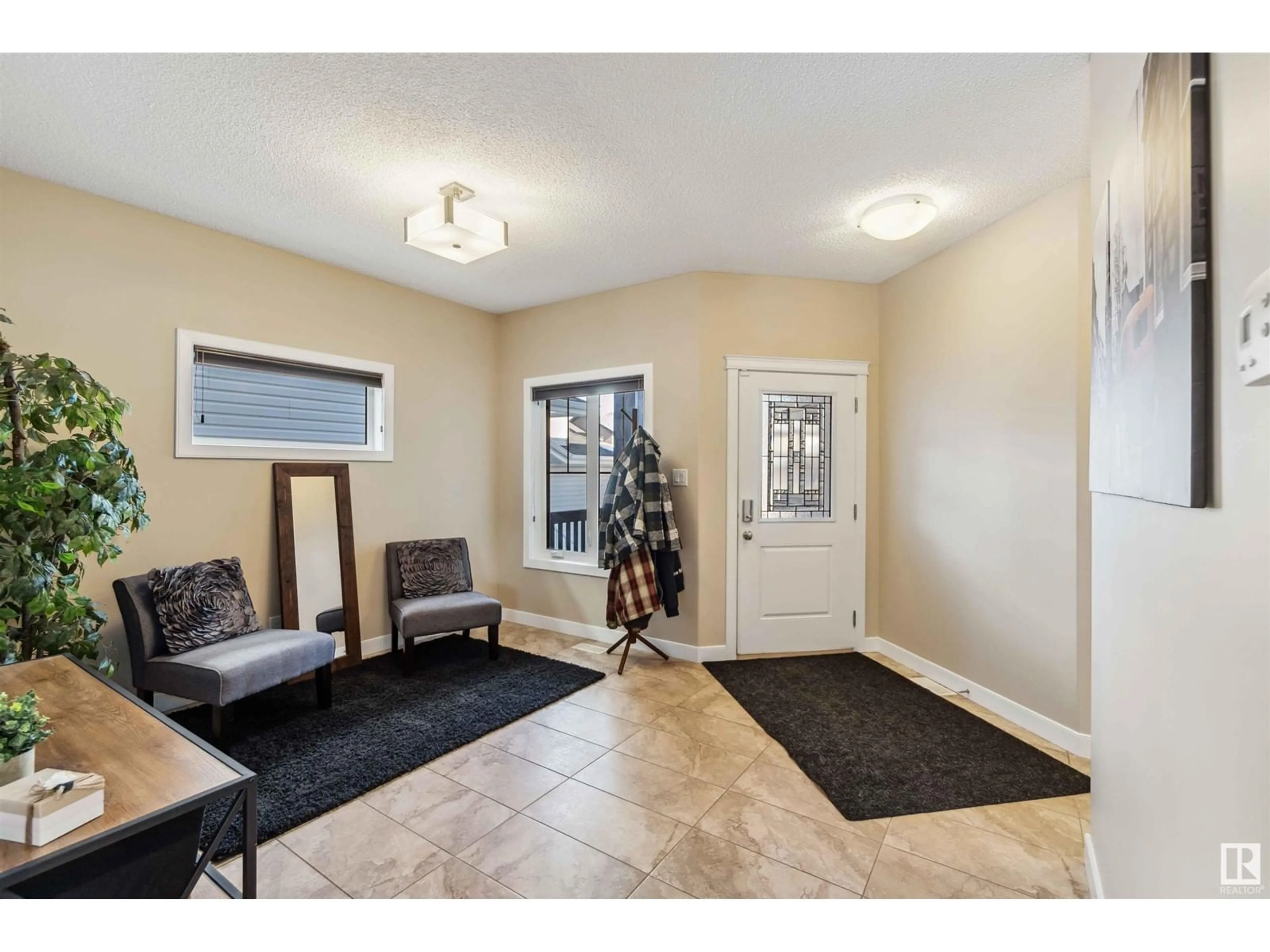 Indoor entryway for 16724 60 ST NW, Edmonton Alberta T5Y0W6