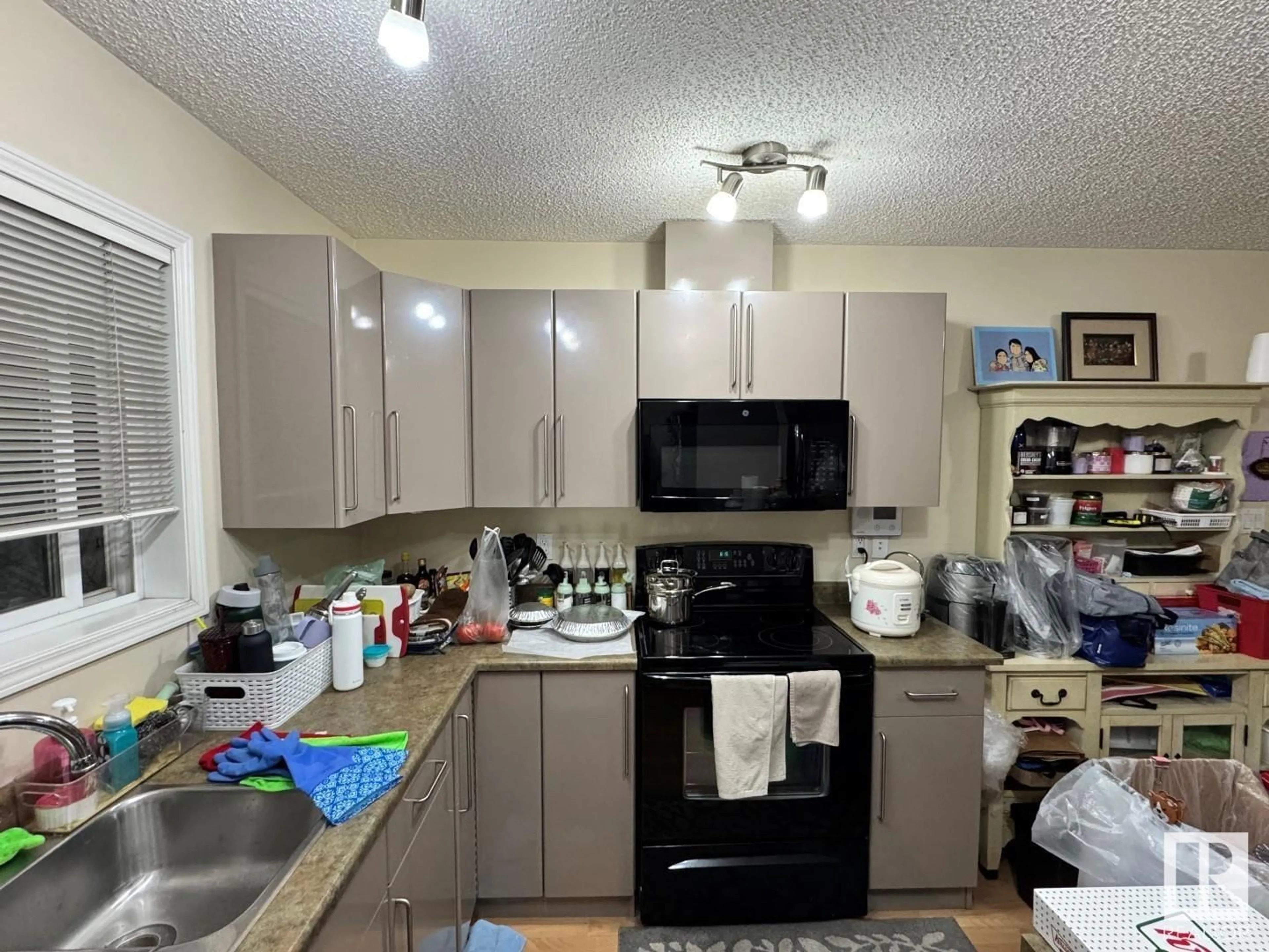 Standard kitchen, unknown for #63 70 CAVAN RD, Sherwood Park Alberta T8H2W9