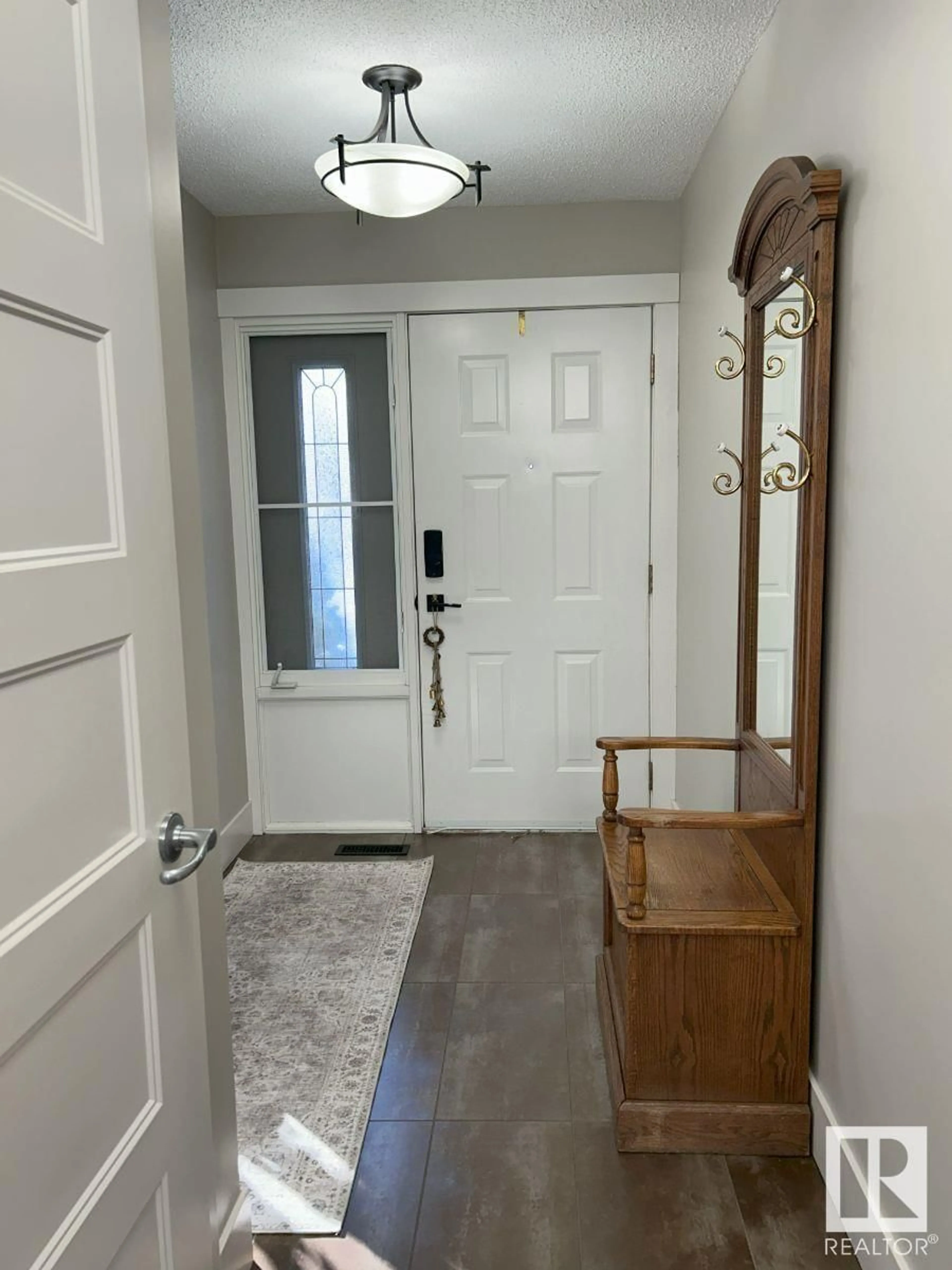 Indoor entryway for 15 LAMARTINE CR, St. Albert Alberta T8N2V8