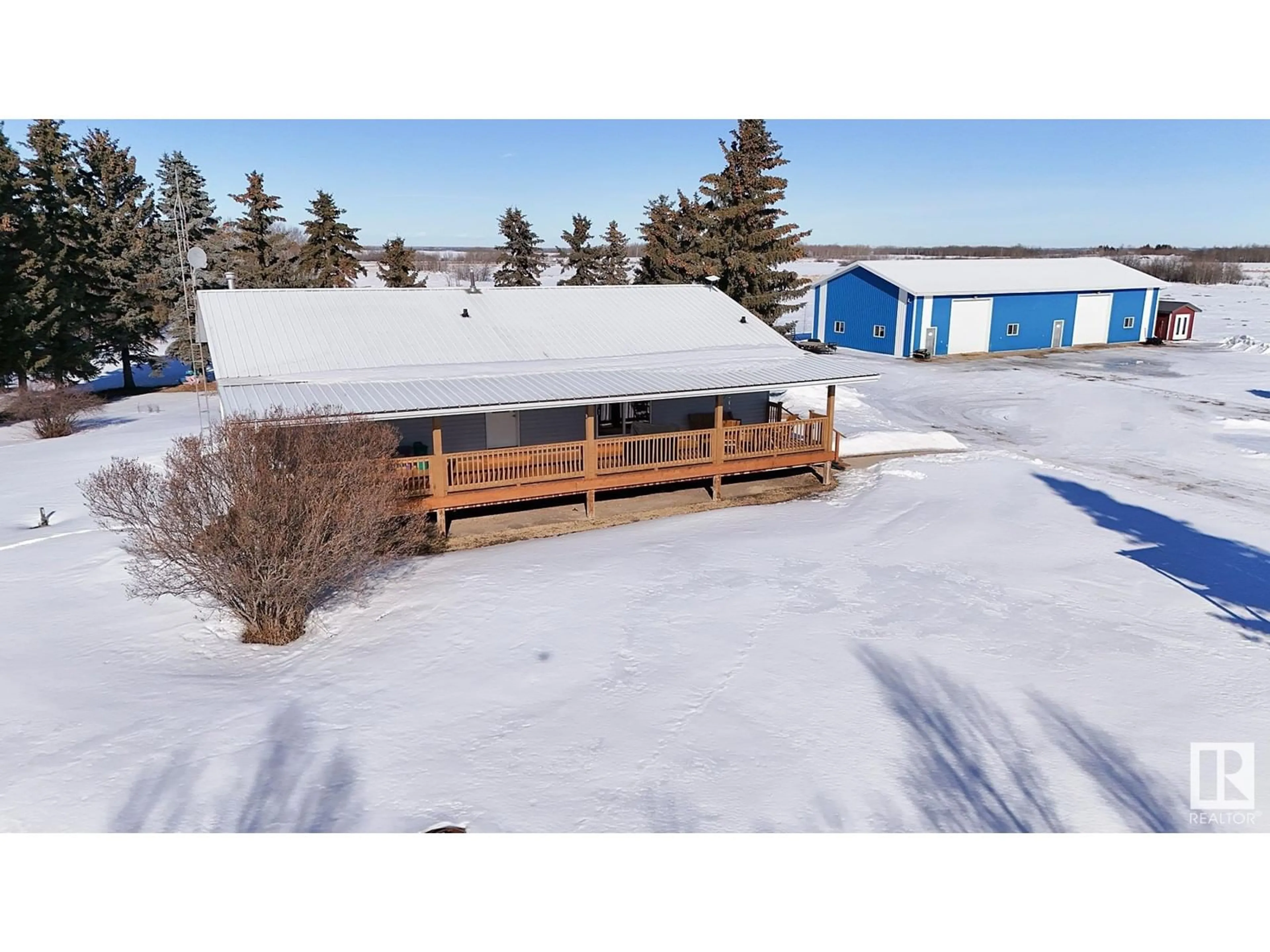 A pic from outside/outdoor area/front of a property/back of a property/a pic from drone, building for 49121 Rge Rd 173, Rural Beaver County Alberta T0B4A0