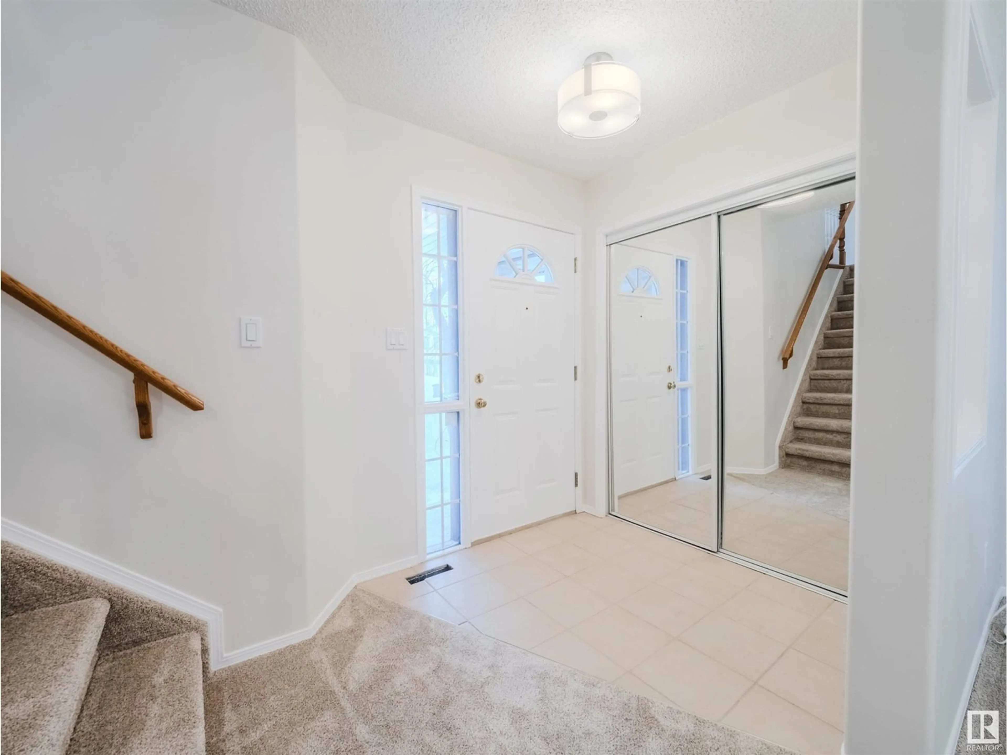 Indoor entryway for 95 DECHENE RD NW, Edmonton Alberta T6M2M9