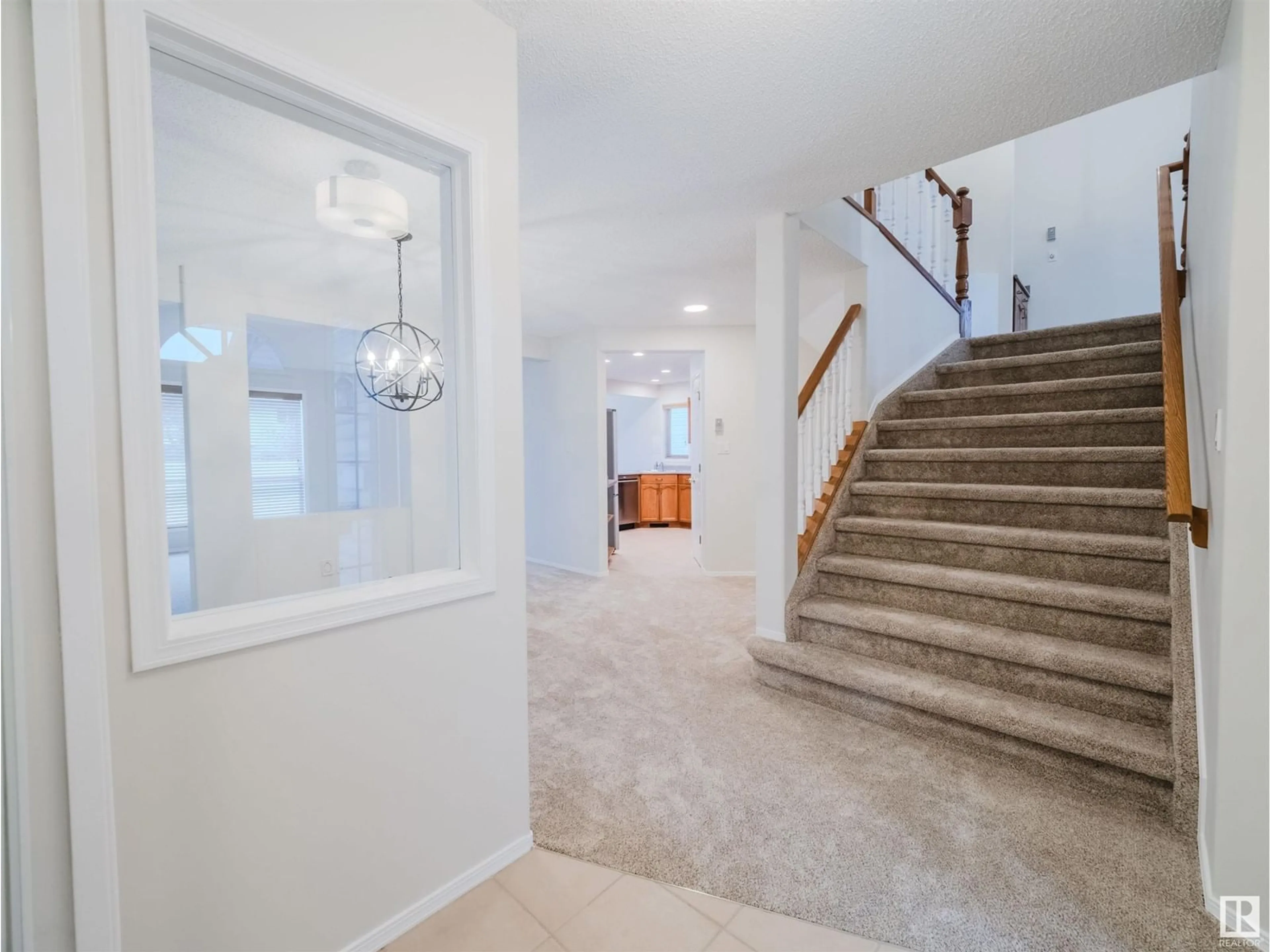 Indoor foyer for 95 DECHENE RD NW, Edmonton Alberta T6M2M9