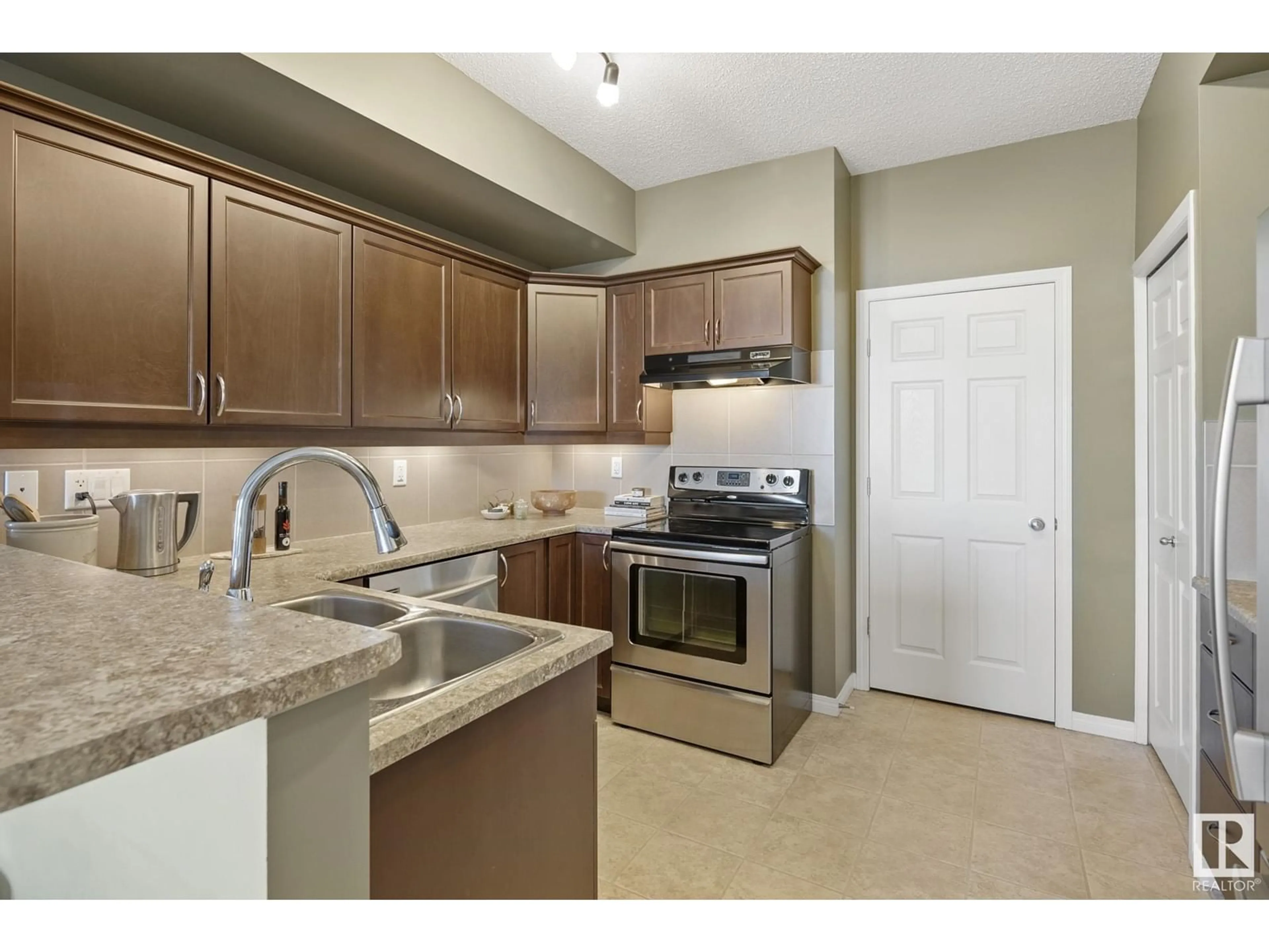 Standard kitchen, ceramic/tile floor for #33 30 Oak Vista DR, St. Albert Alberta T8N3T1