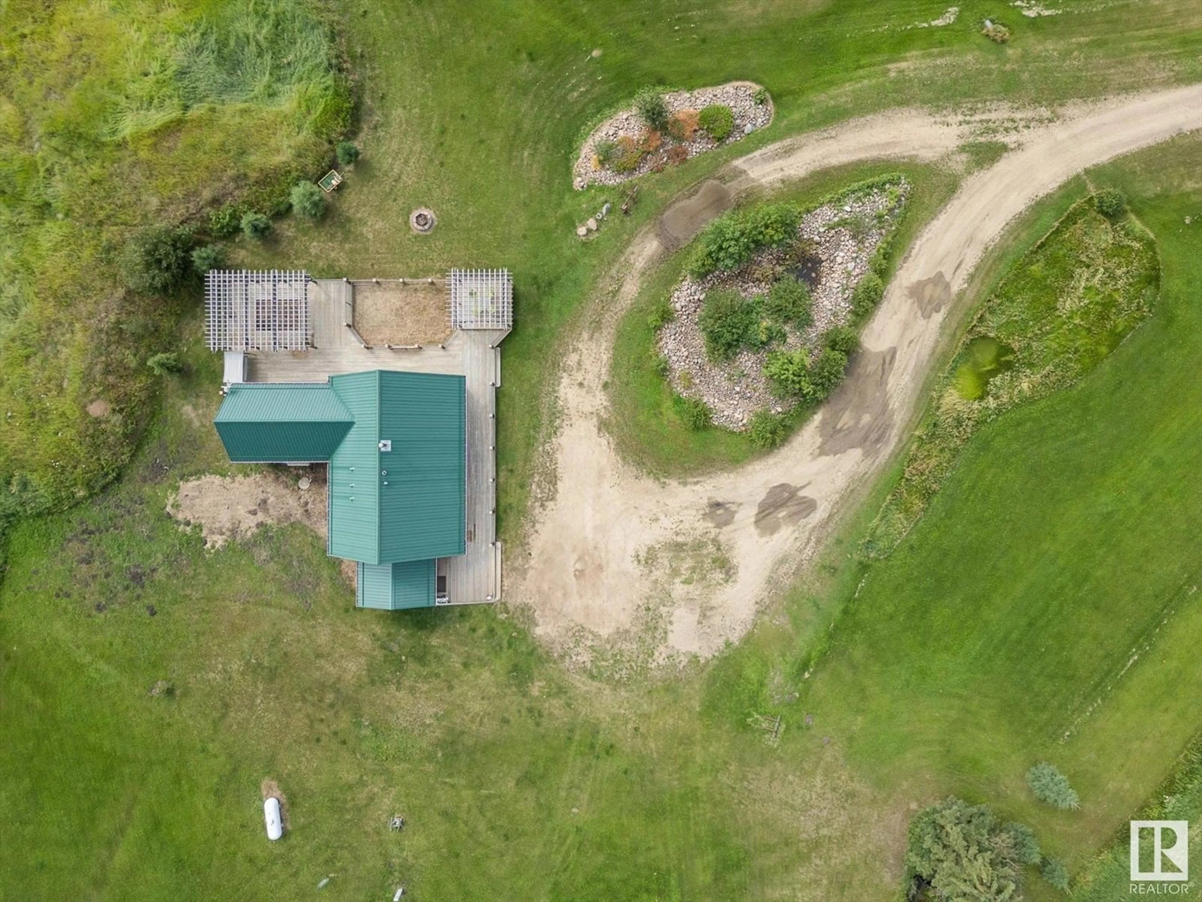 A pic from outside/outdoor area/front of a property/back of a property/a pic from drone, building for 221 RR NORTH OF TWNSHP, Rural Thorhild County Alberta T0A3J0