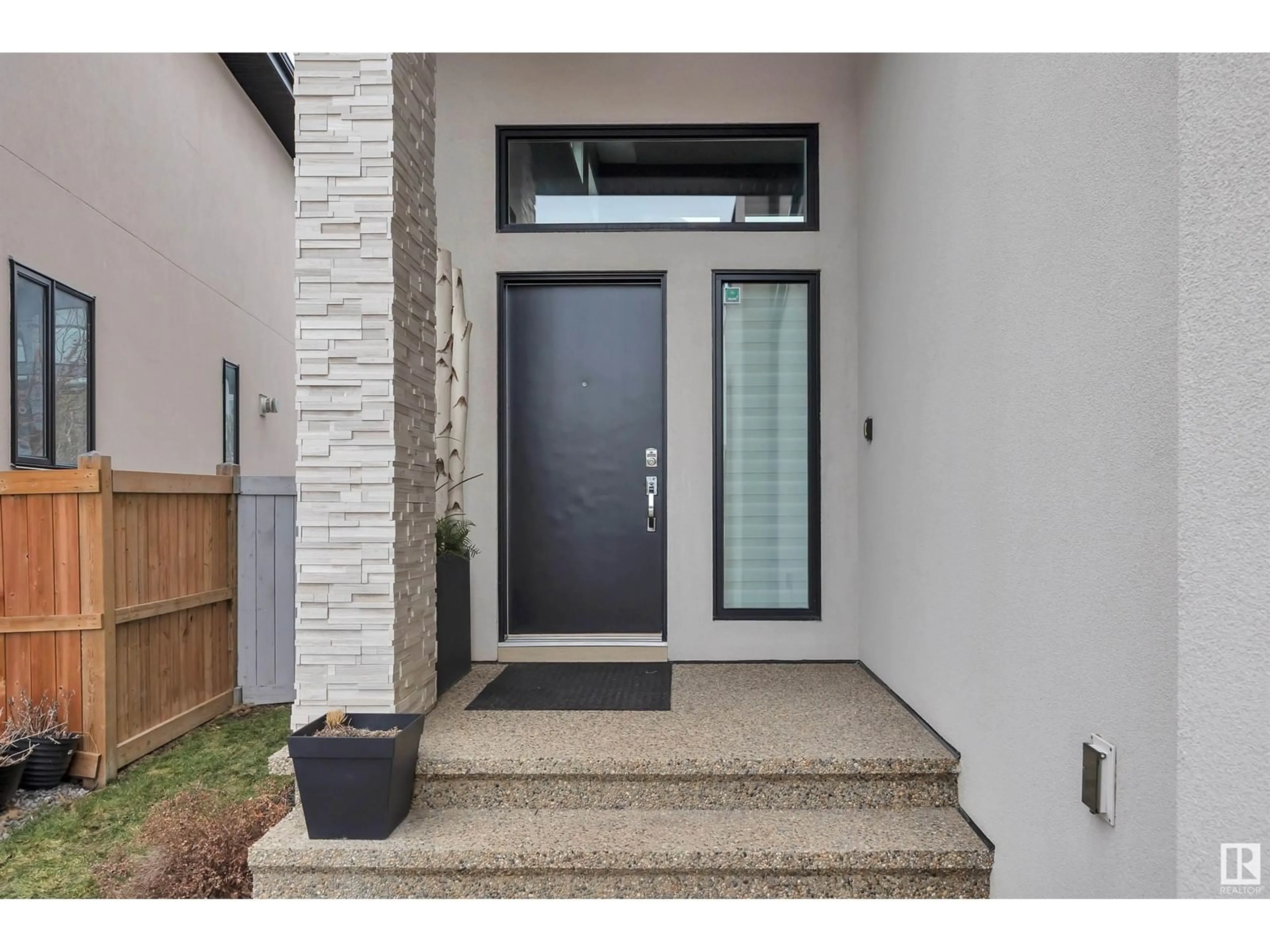 Indoor entryway for 3163 CAMERON HEIGHTS WY NW, Edmonton Alberta T6M0S5