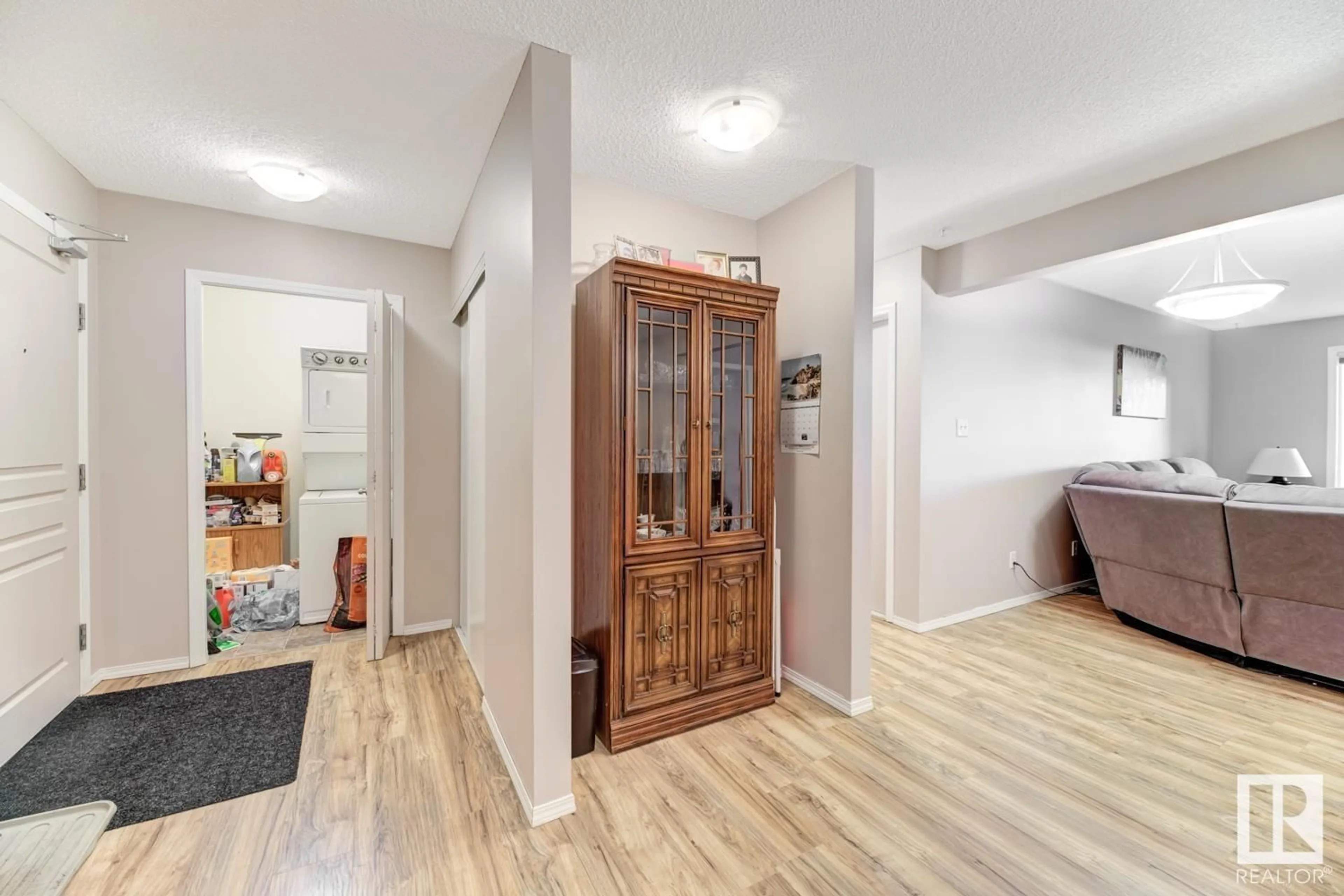 Indoor entryway for #128 1180 HYNDMAN RD NW, Edmonton Alberta T5A0P8