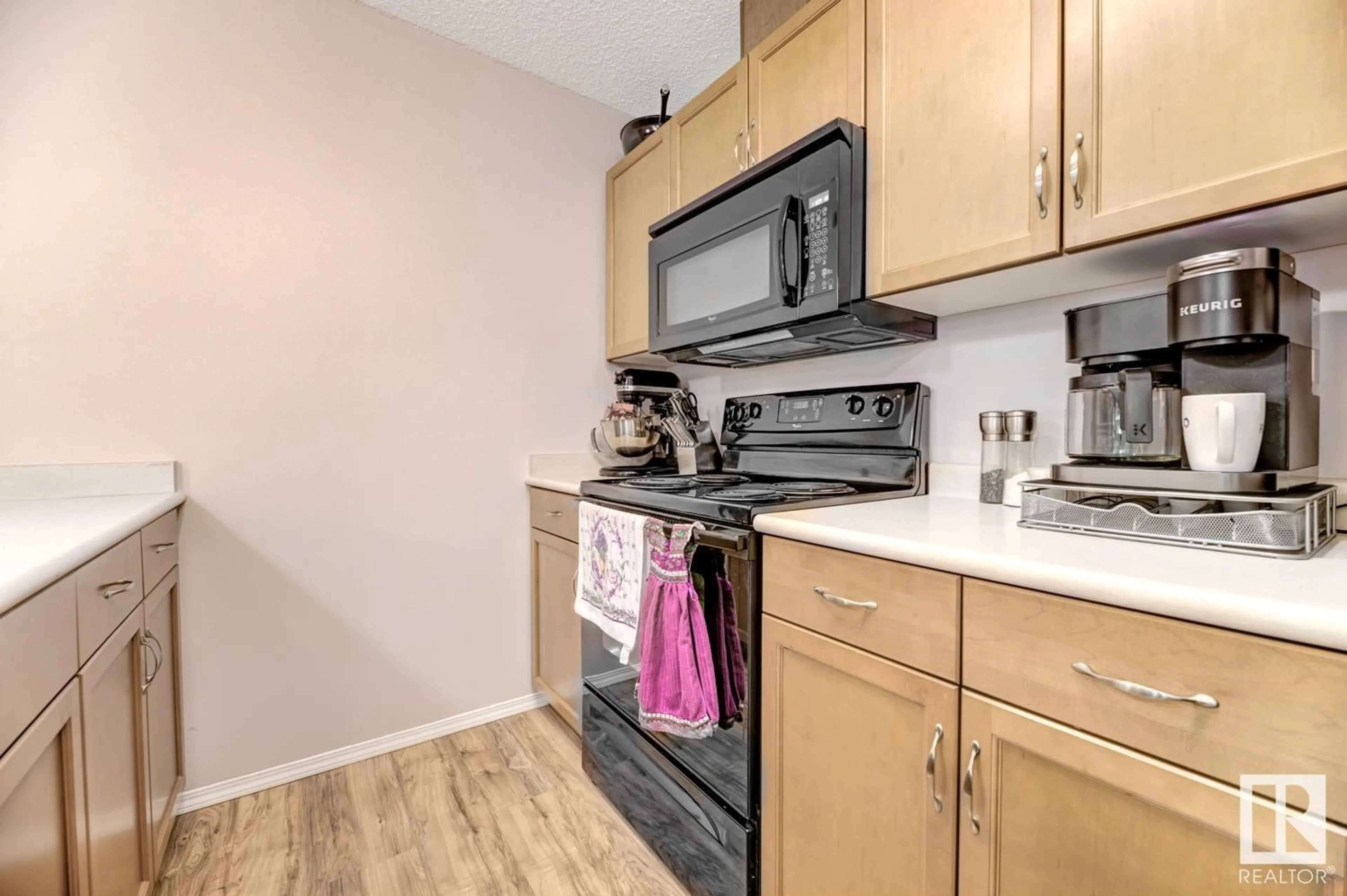 Standard kitchen, unknown for #128 1180 HYNDMAN RD NW, Edmonton Alberta T5A0P8