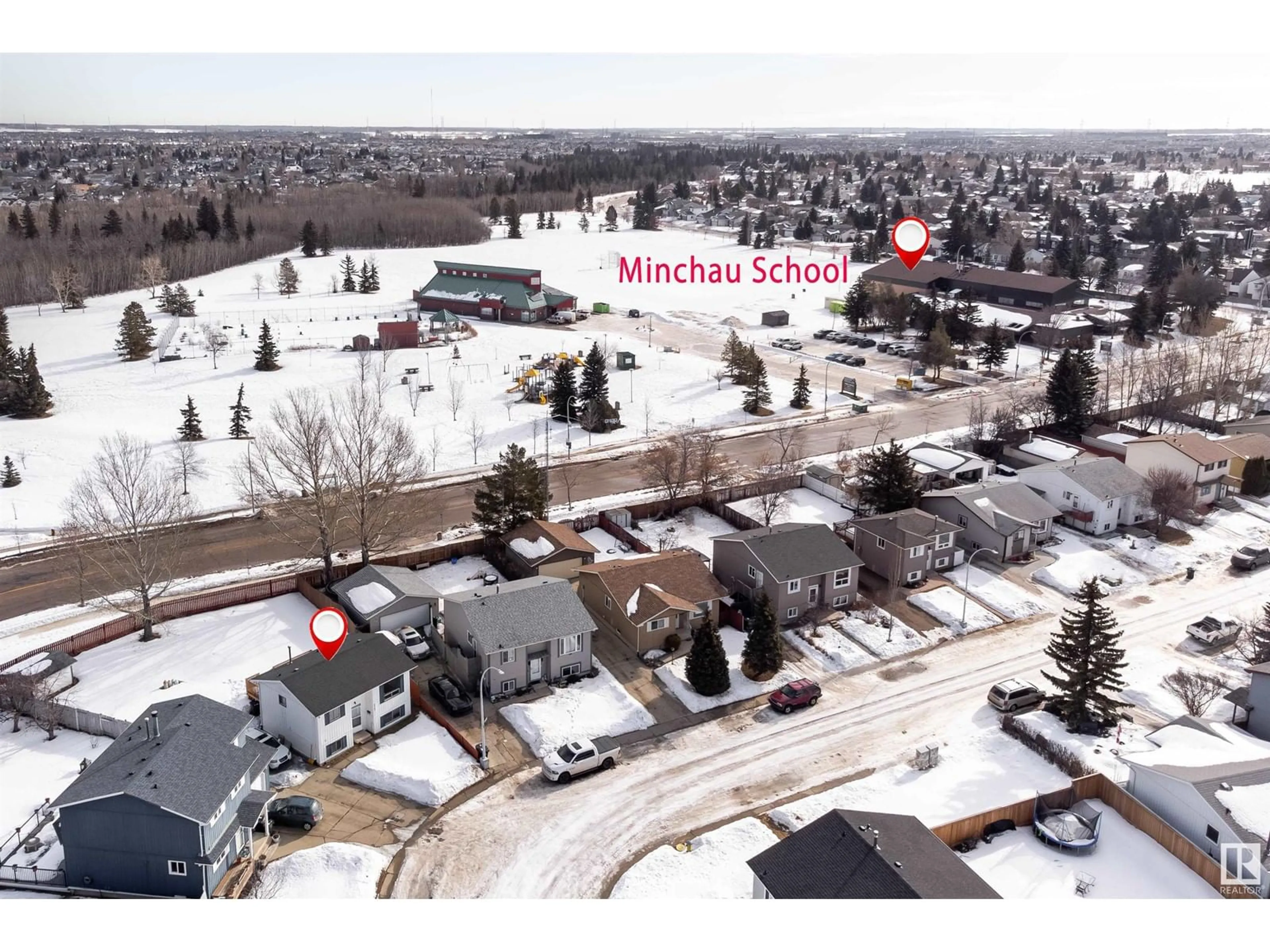 A pic from outside/outdoor area/front of a property/back of a property/a pic from drone, street for 3747 45 ST NW, Edmonton Alberta T6L3S6