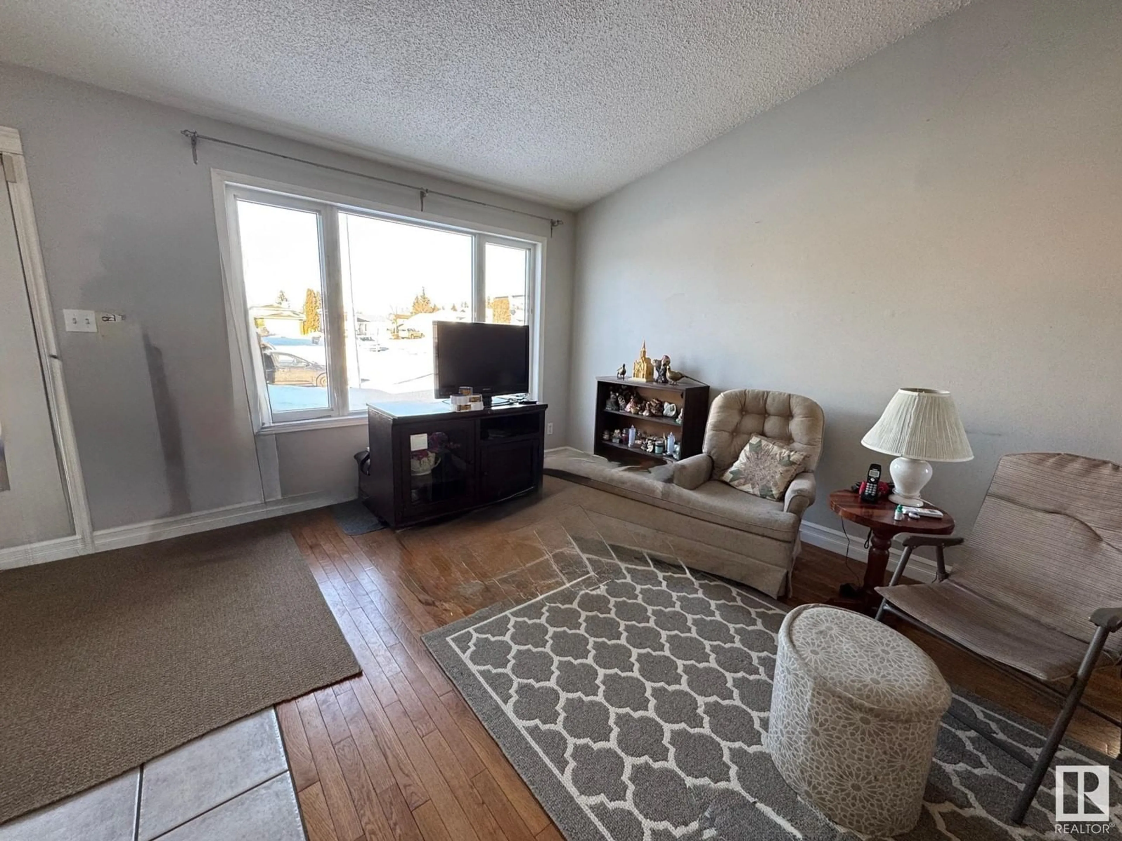 Living room with furniture, unknown for 35 GLENWOOD CR, Stony Plain Alberta T7Z1A3