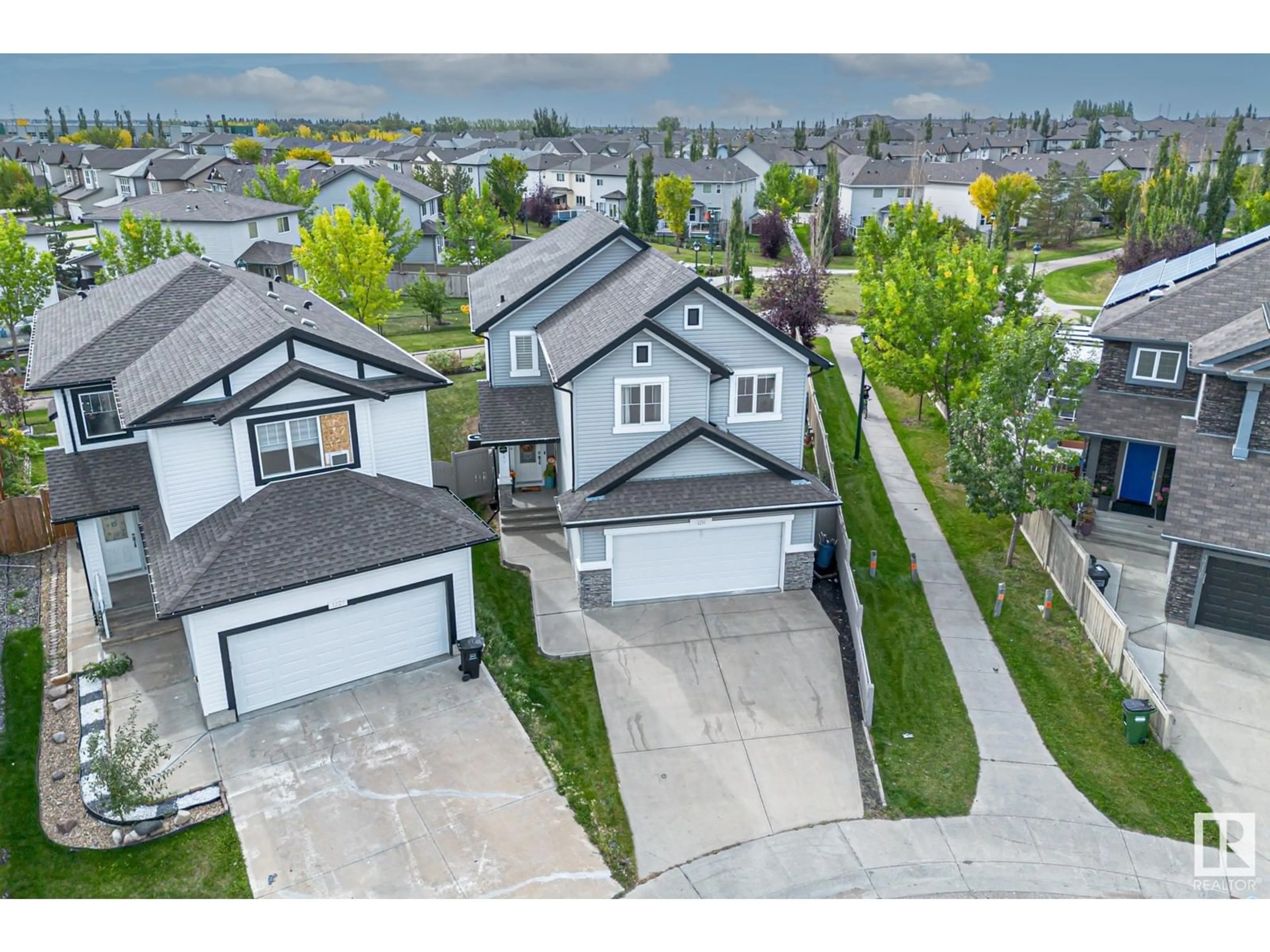 A pic from outside/outdoor area/front of a property/back of a property/a pic from drone, unknown for 1231 37A AV NW, Edmonton Alberta T6T0G3