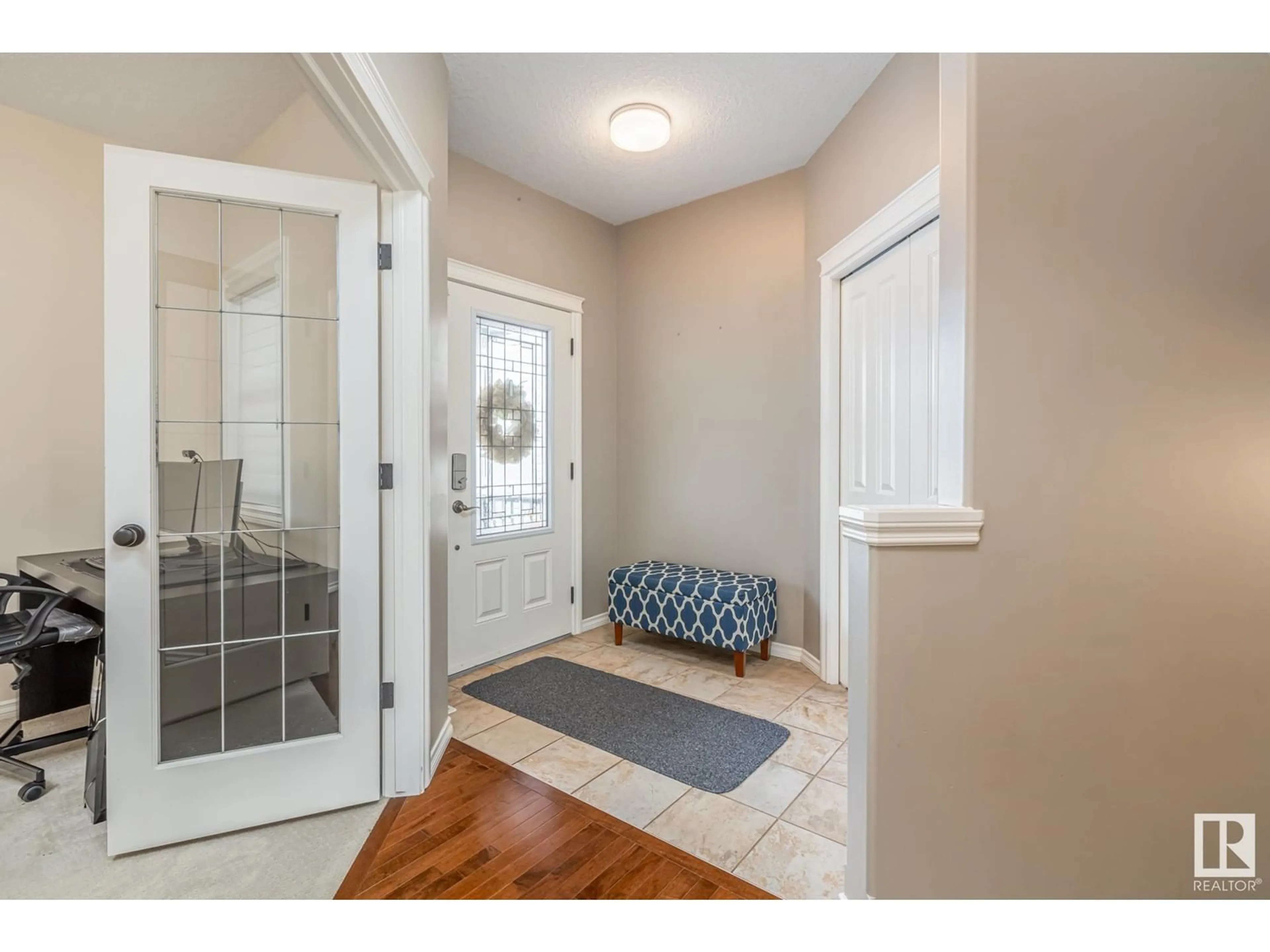 Indoor entryway for 1231 37A AV NW, Edmonton Alberta T6T0G3