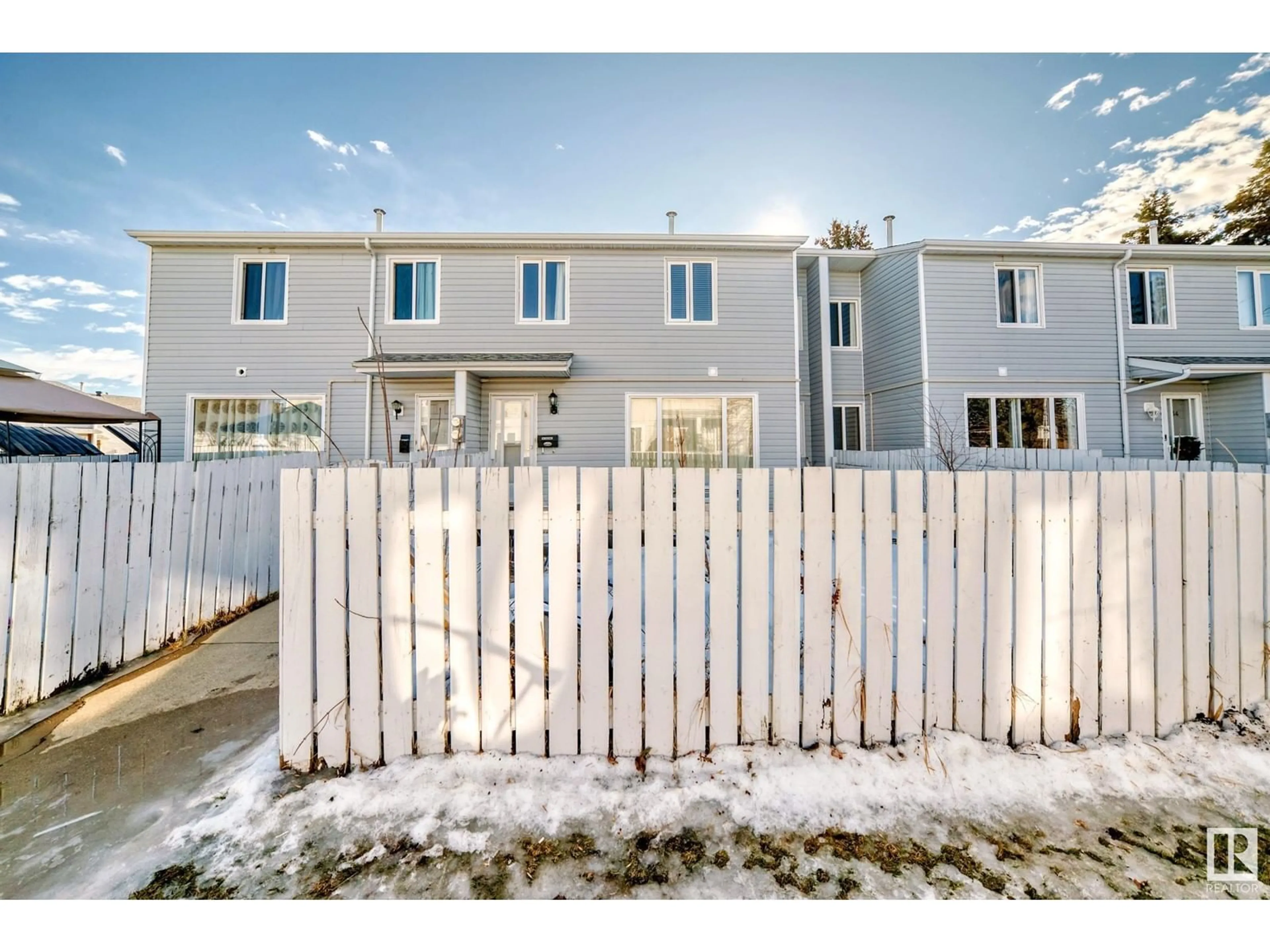 A pic from outside/outdoor area/front of a property/back of a property/a pic from drone, street for 35 AMBERLY CO NW, Edmonton Alberta T5A2H9