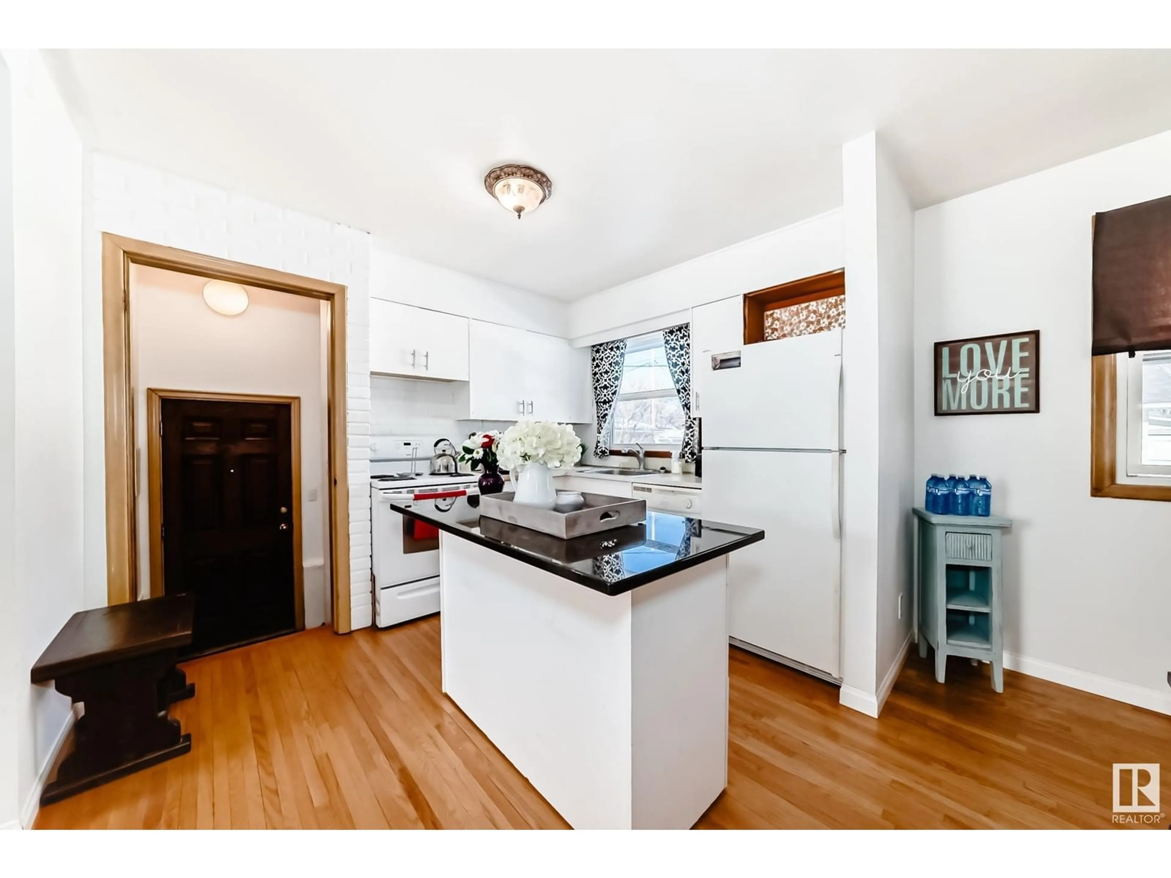 Standard kitchen, unknown for 4026 113 AV NW, Edmonton Alberta T5W0R3