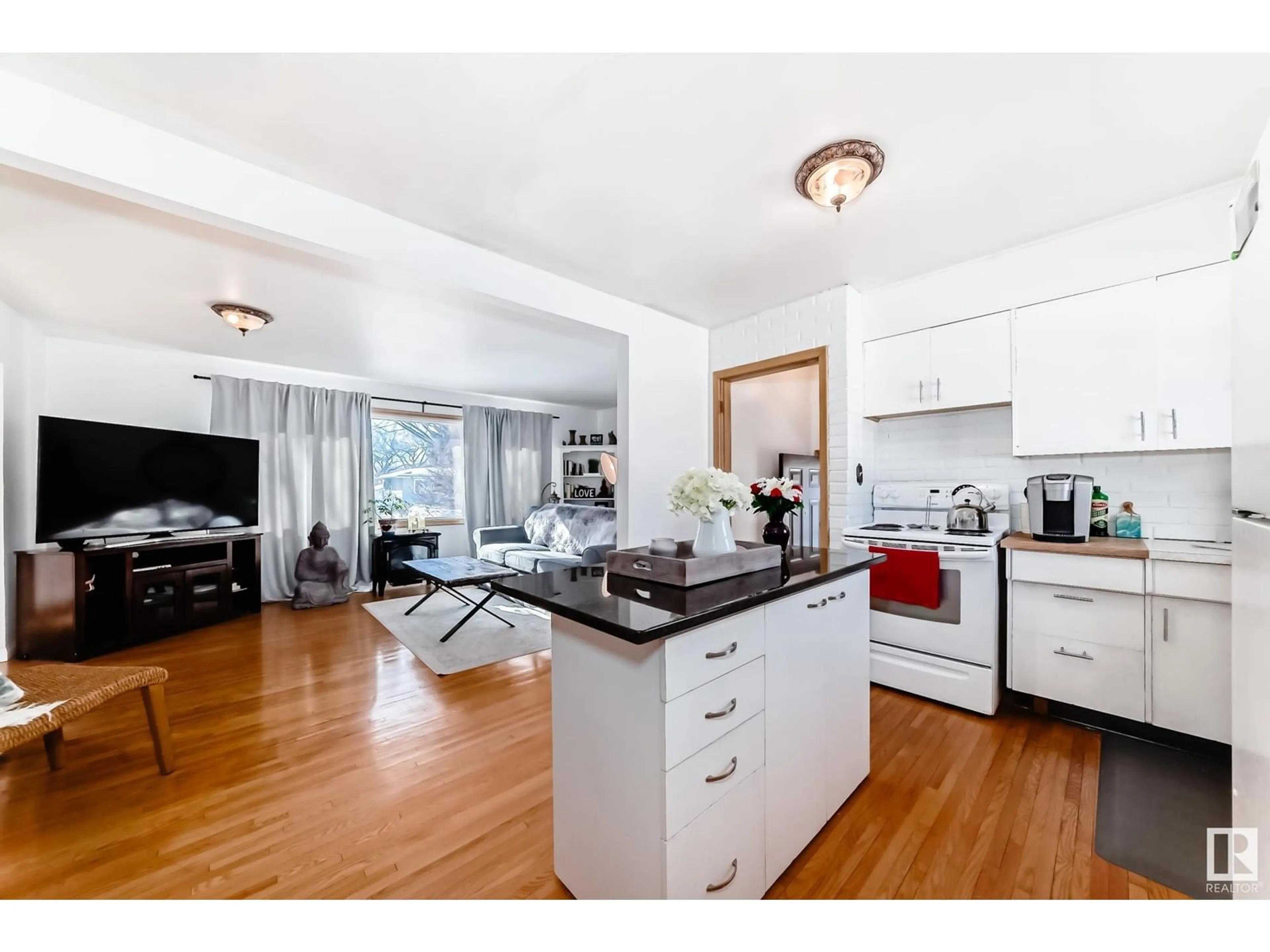 Open concept kitchen, unknown for 4026 113 AV NW, Edmonton Alberta T5W0R3