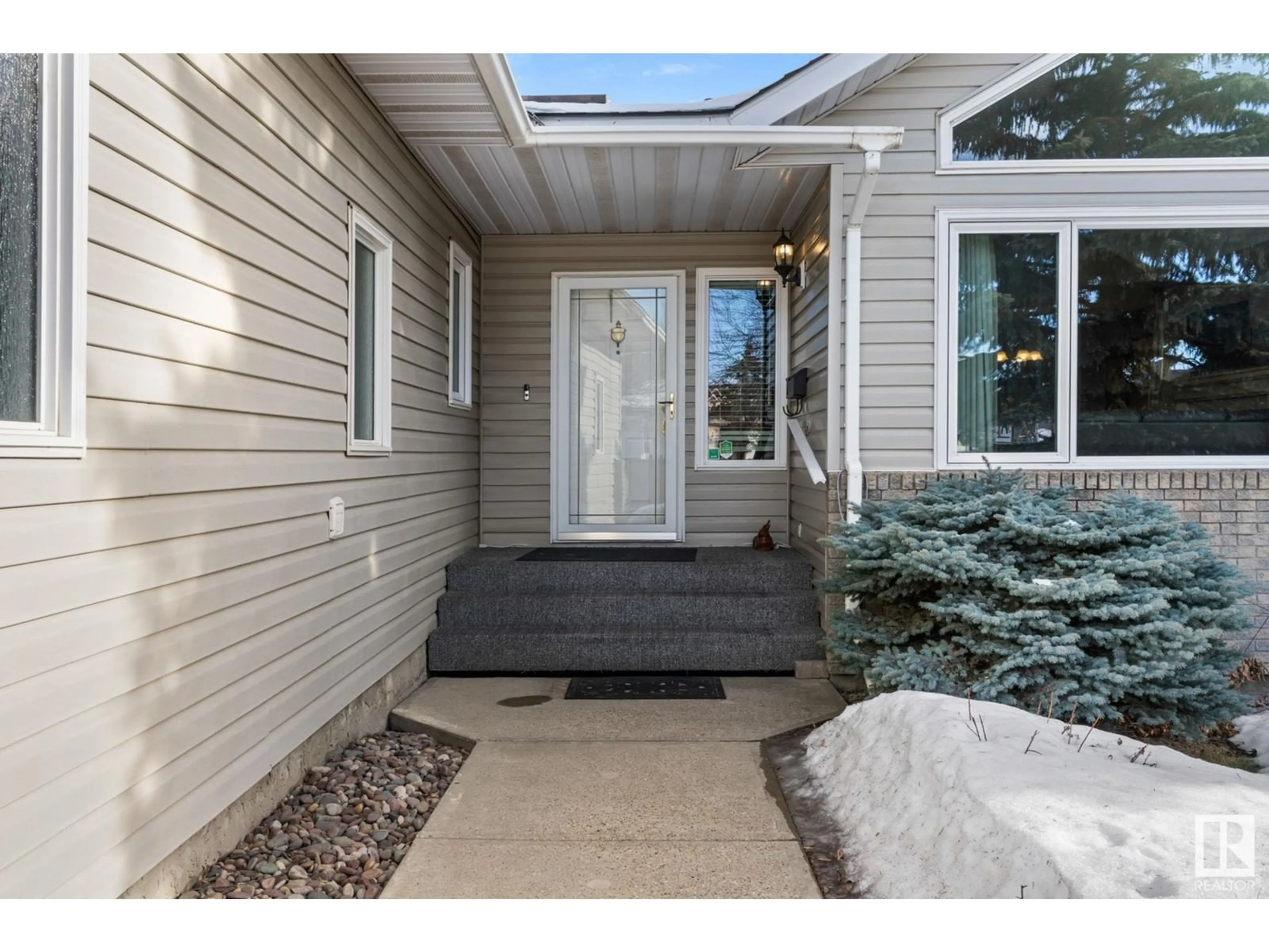 Indoor entryway for 219 BULYEA RD NW, Edmonton Alberta T6R1X6