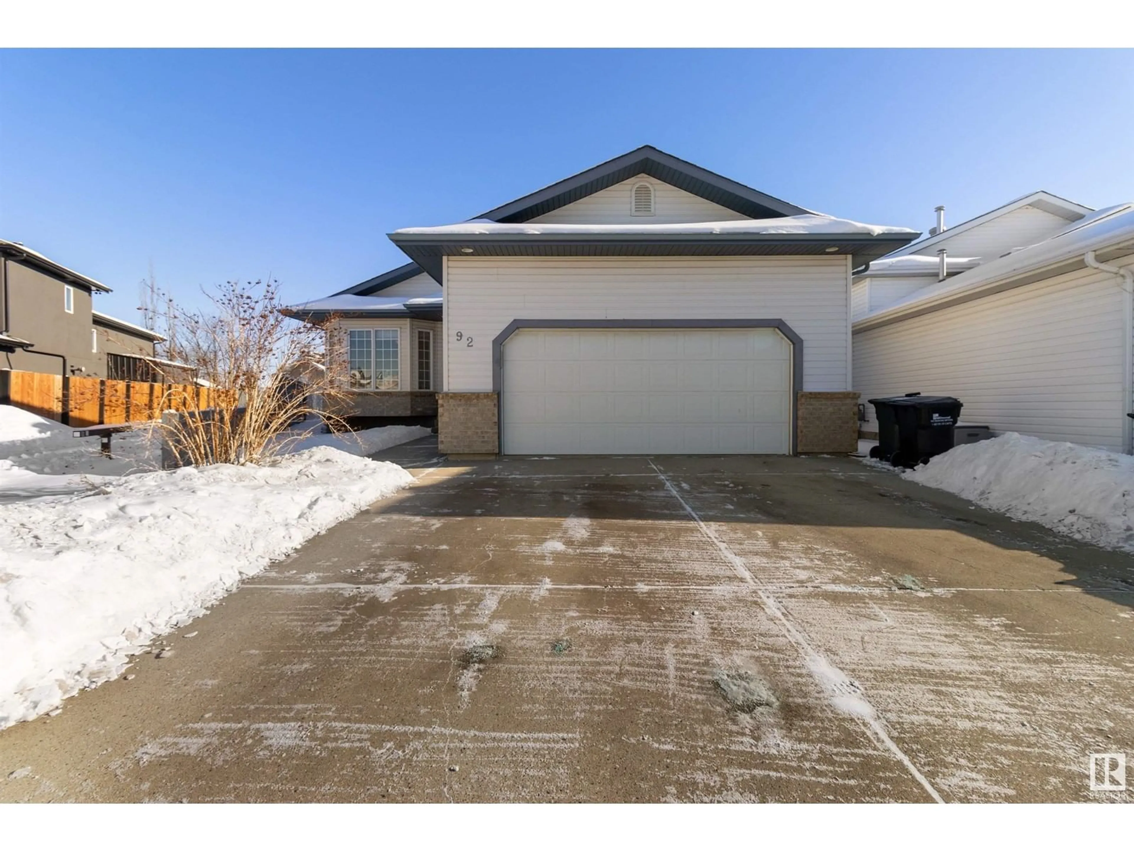 Indoor garage for 92 CATALINA DR, Sherwood Park Alberta T8H2B4