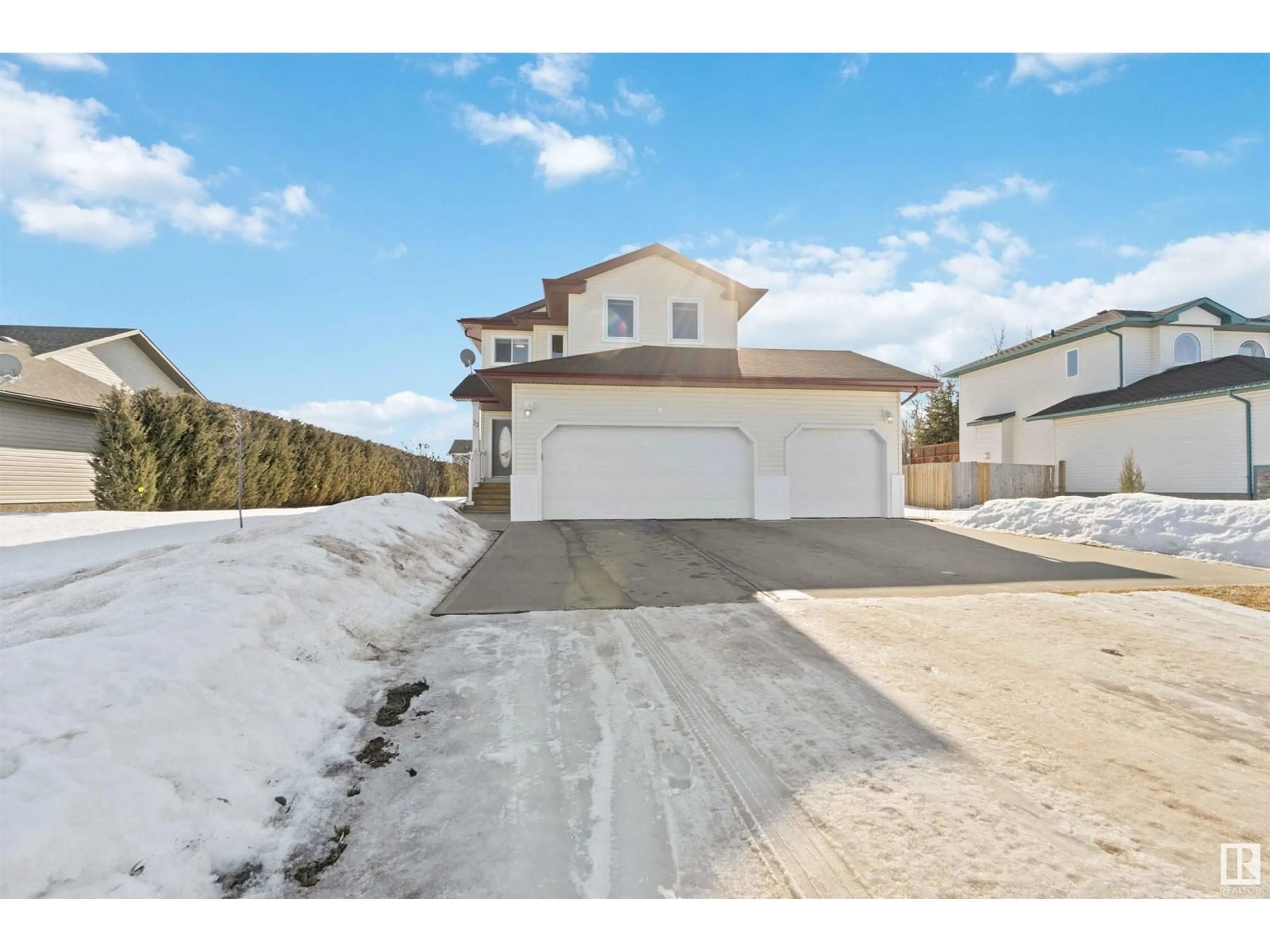 A pic from outside/outdoor area/front of a property/back of a property/a pic from drone, street for 33 LANDING TRAILS DR, Gibbons Alberta T0A1N0