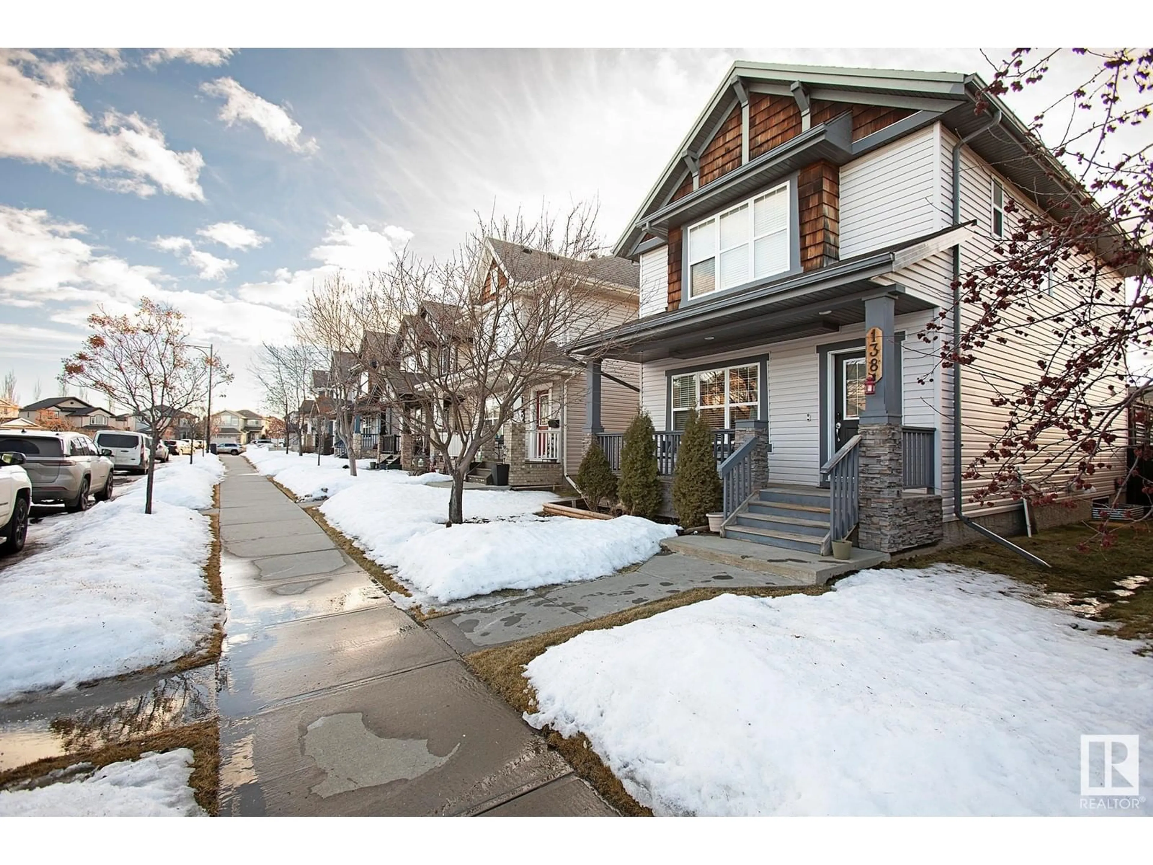 A pic from outside/outdoor area/front of a property/back of a property/a pic from drone, street for 138 63 ST SW, Edmonton Alberta T6X0B8