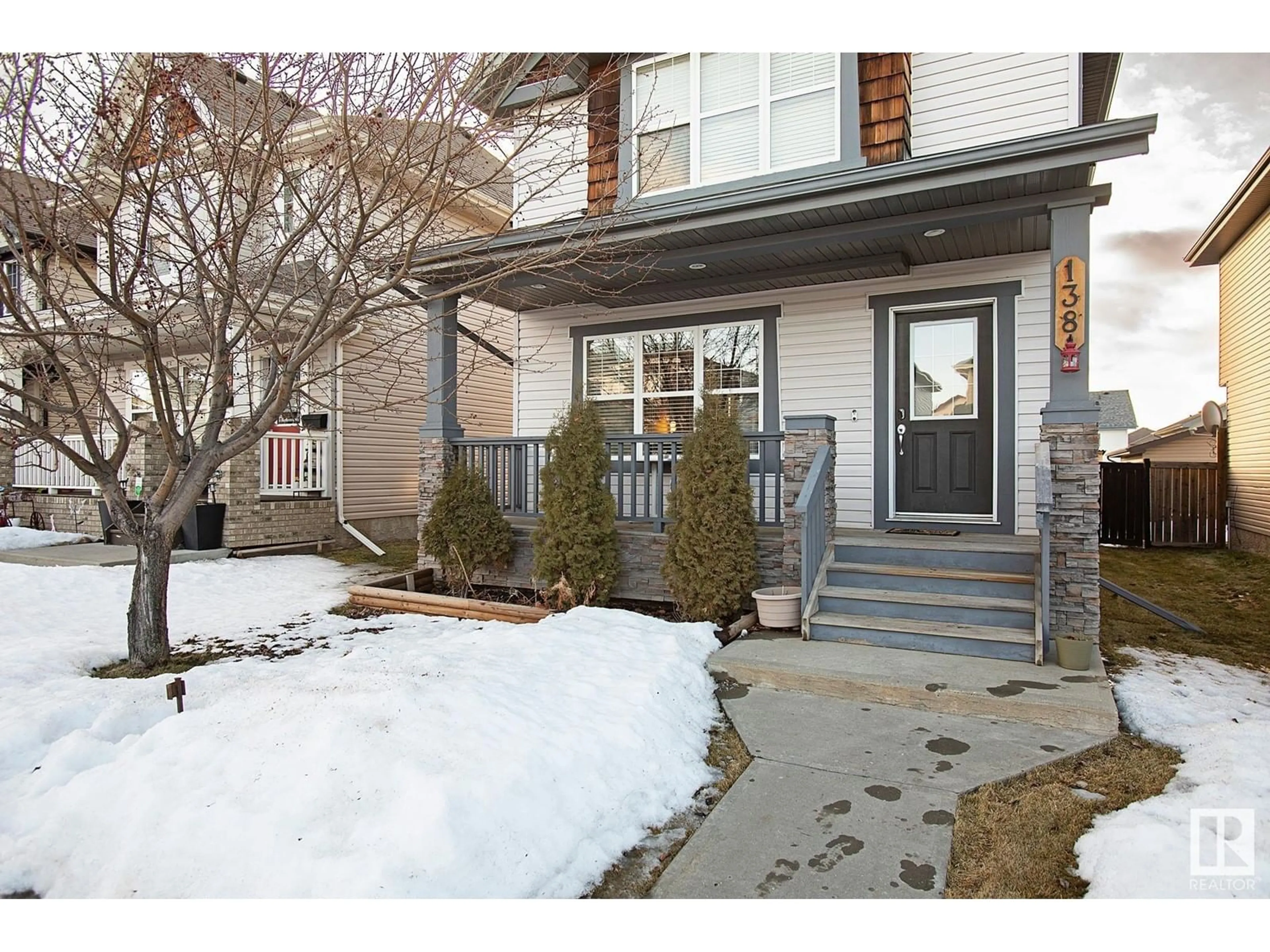 Indoor entryway for 138 63 ST SW, Edmonton Alberta T6X0B8