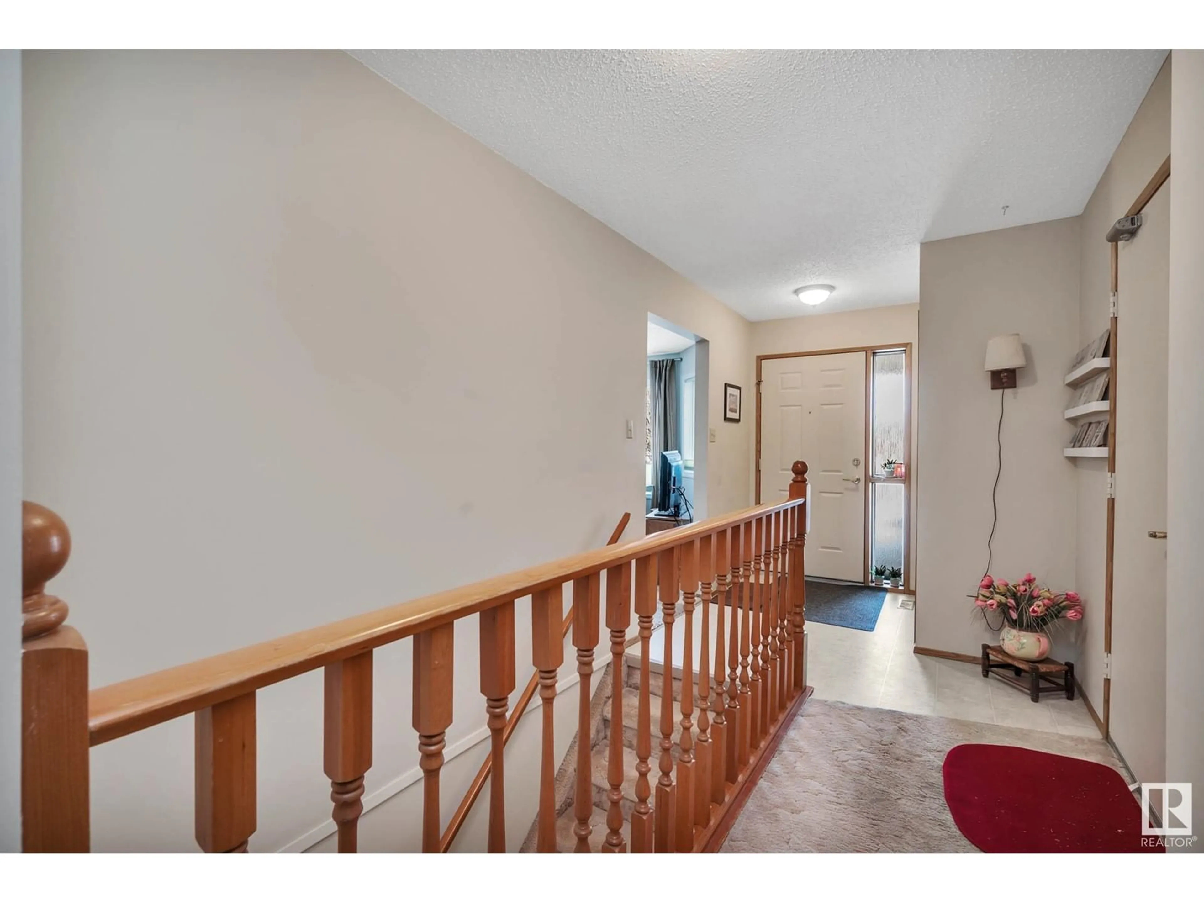 Indoor foyer for 10726 153 AV NW, Edmonton Alberta T5X5T9