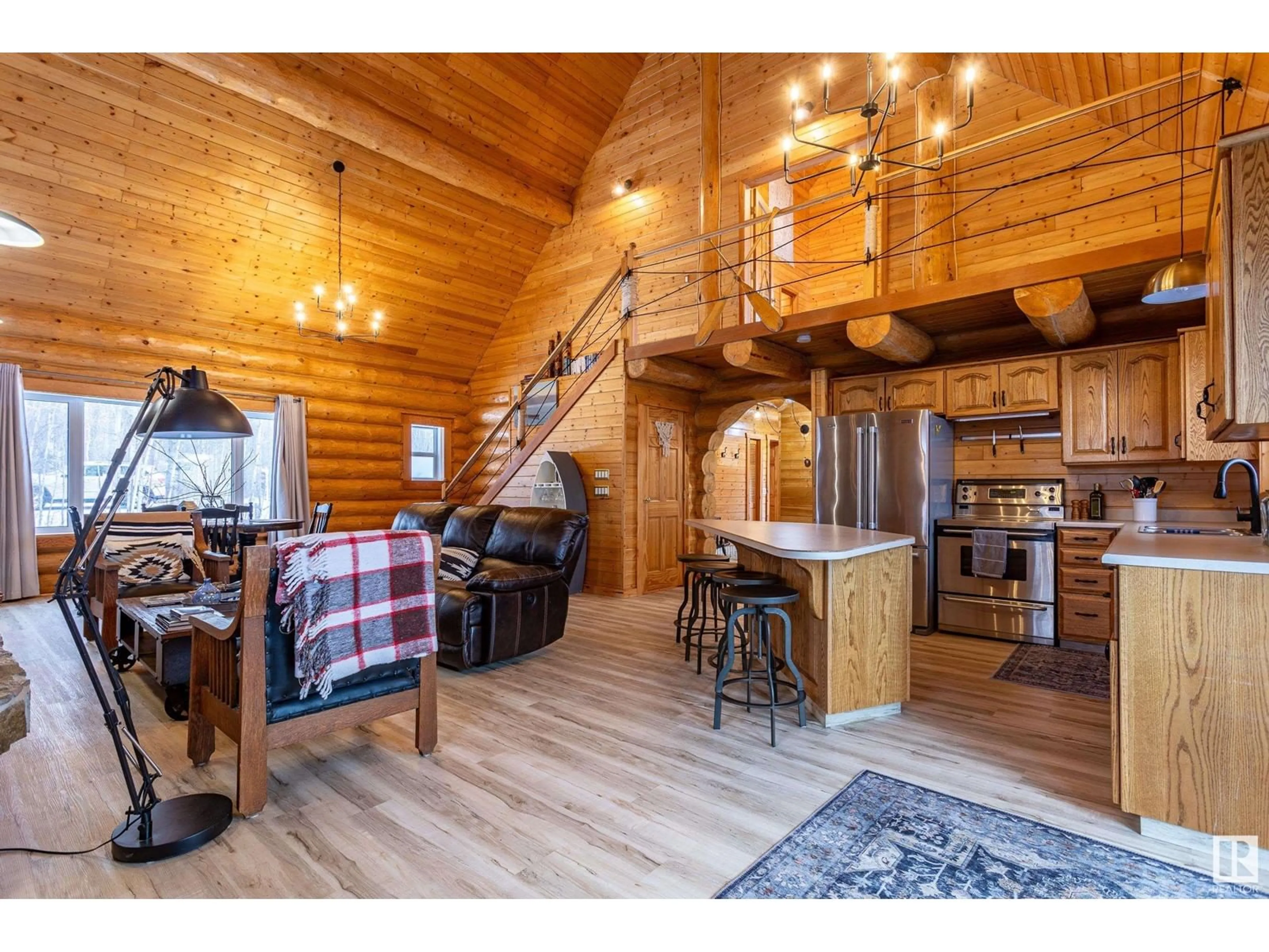 Rustic kitchen, wood/laminate floor for 3011A TWP, Rural Barrhead County Alberta T0E1A0