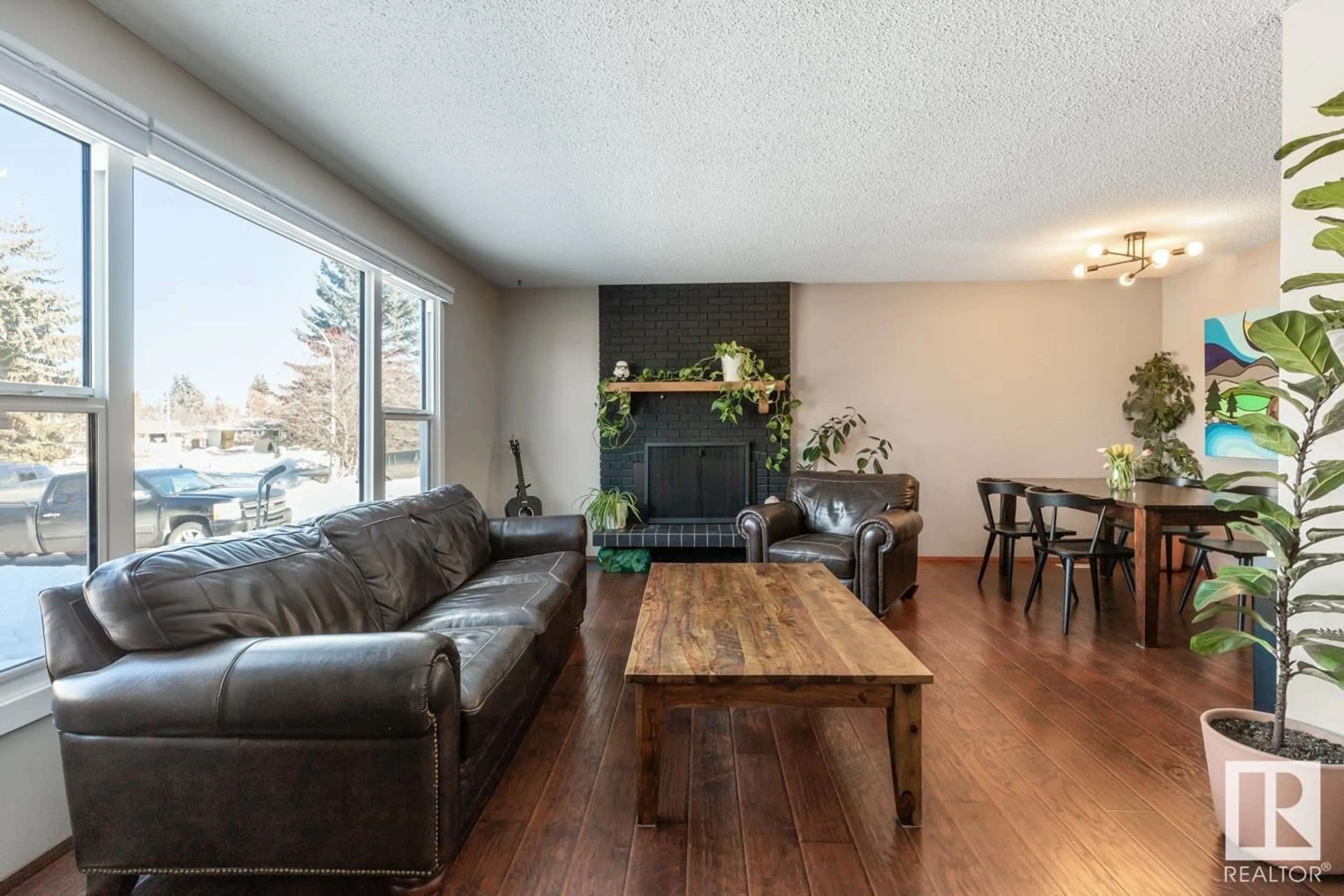 Living room with furniture, wood/laminate floor for 29 PENGUIN CR, Sherwood Park Alberta T8A3H3