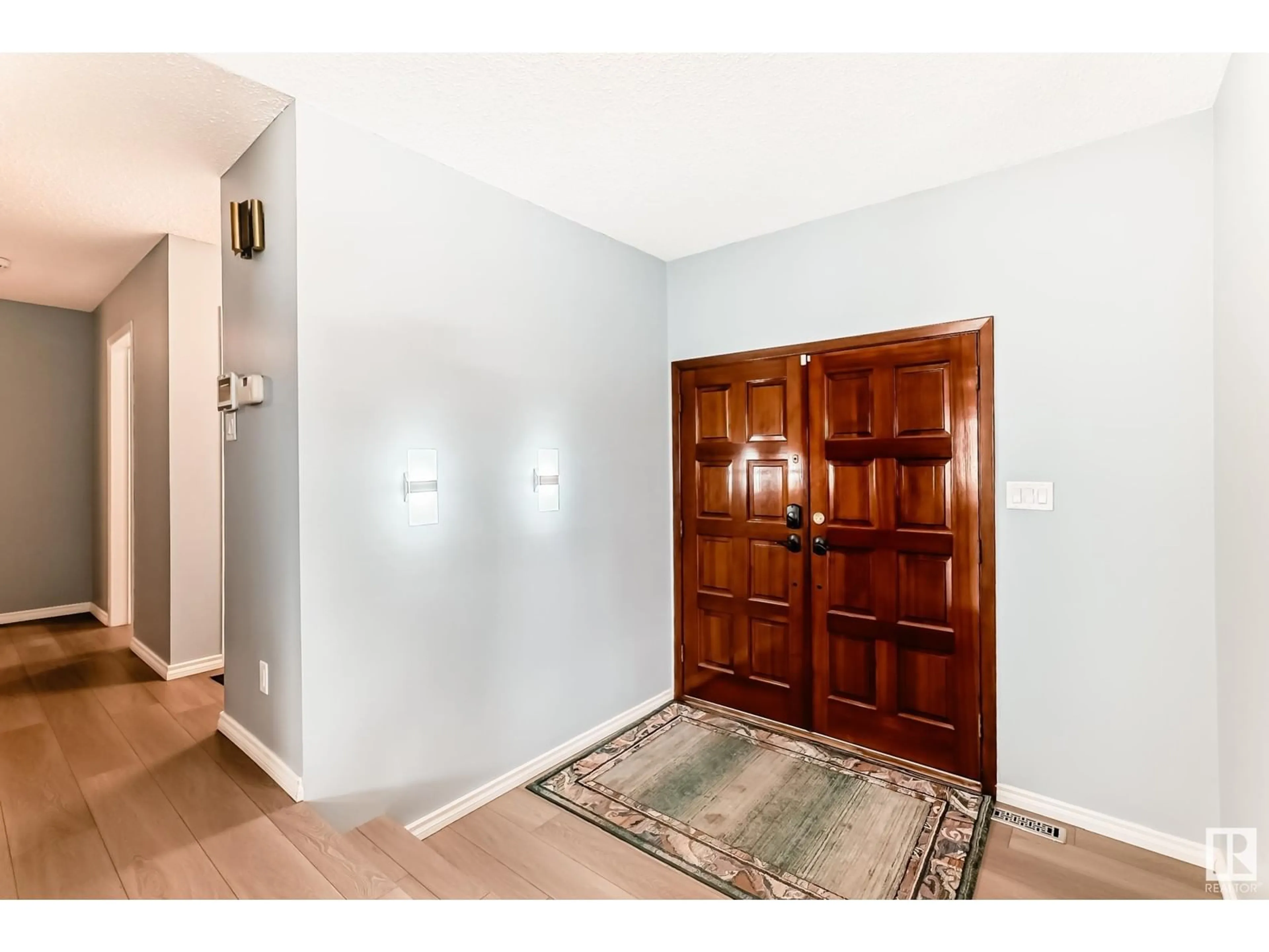 Indoor entryway for 13804 96 ST NW, Edmonton Alberta T5E5Z2