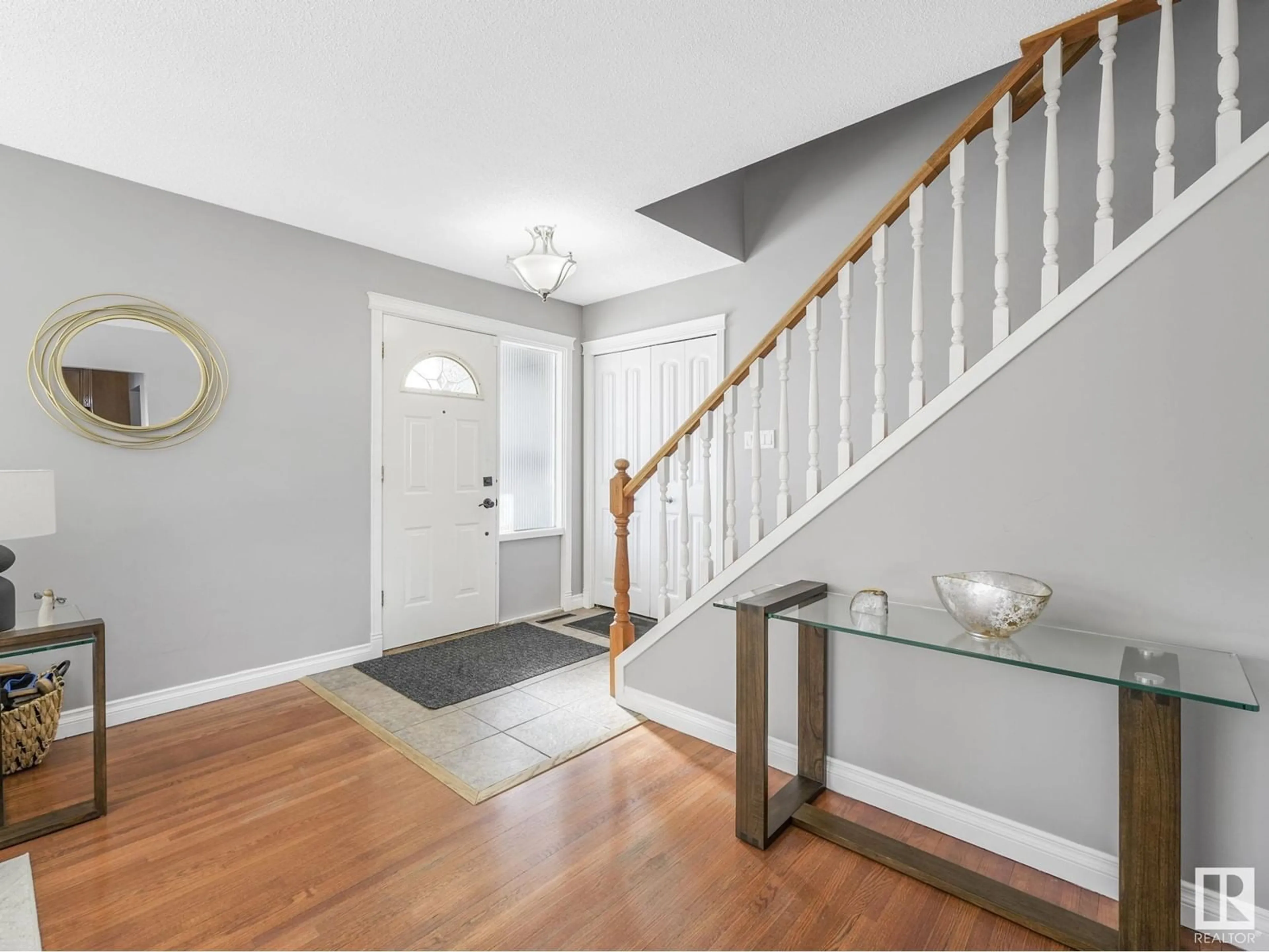 Indoor entryway for 7032 138 AV NW, Edmonton Alberta T5C2L8