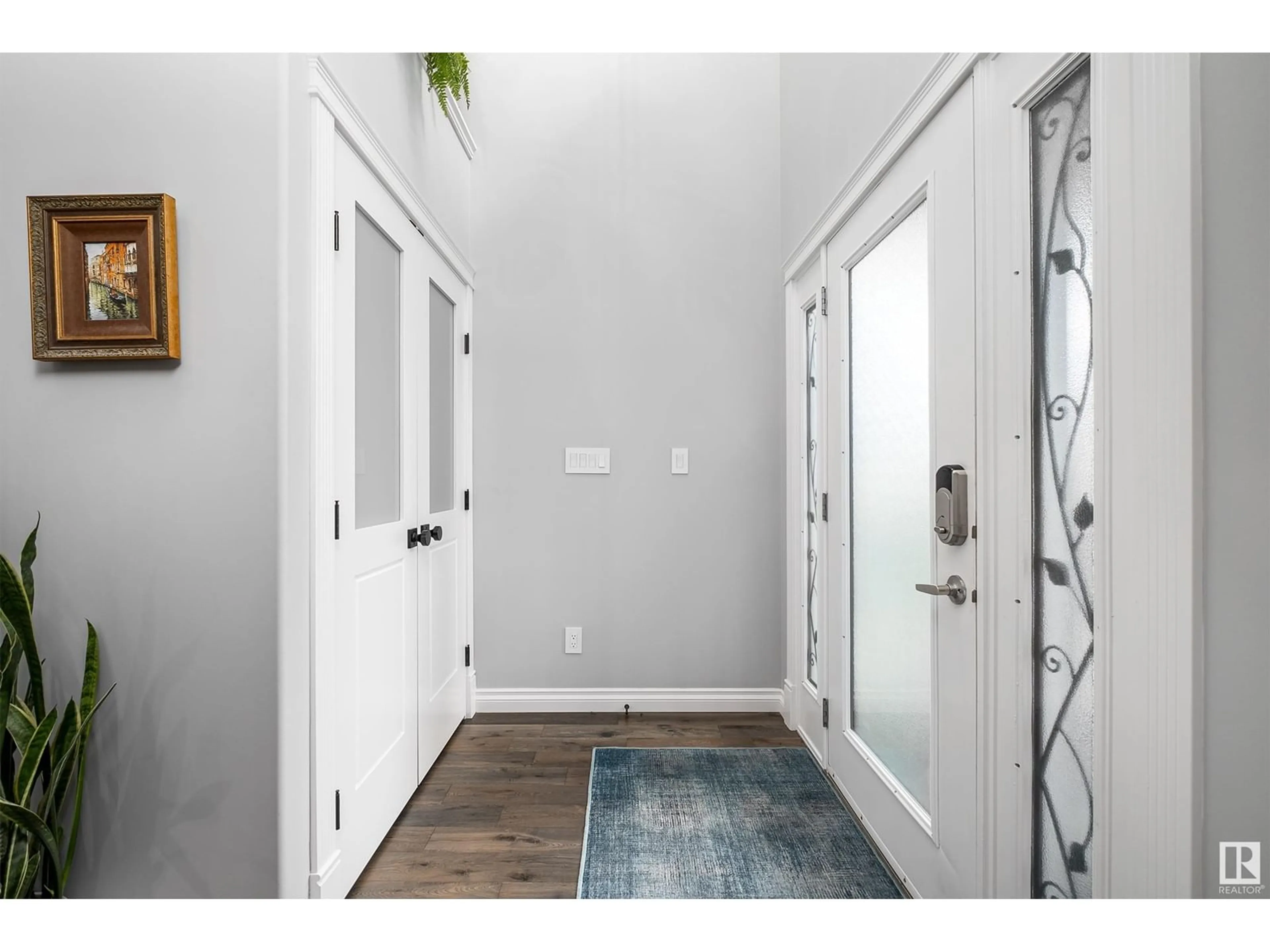 Indoor entryway for 1546 Cunningham CA SW, Edmonton Alberta T6W0Y3