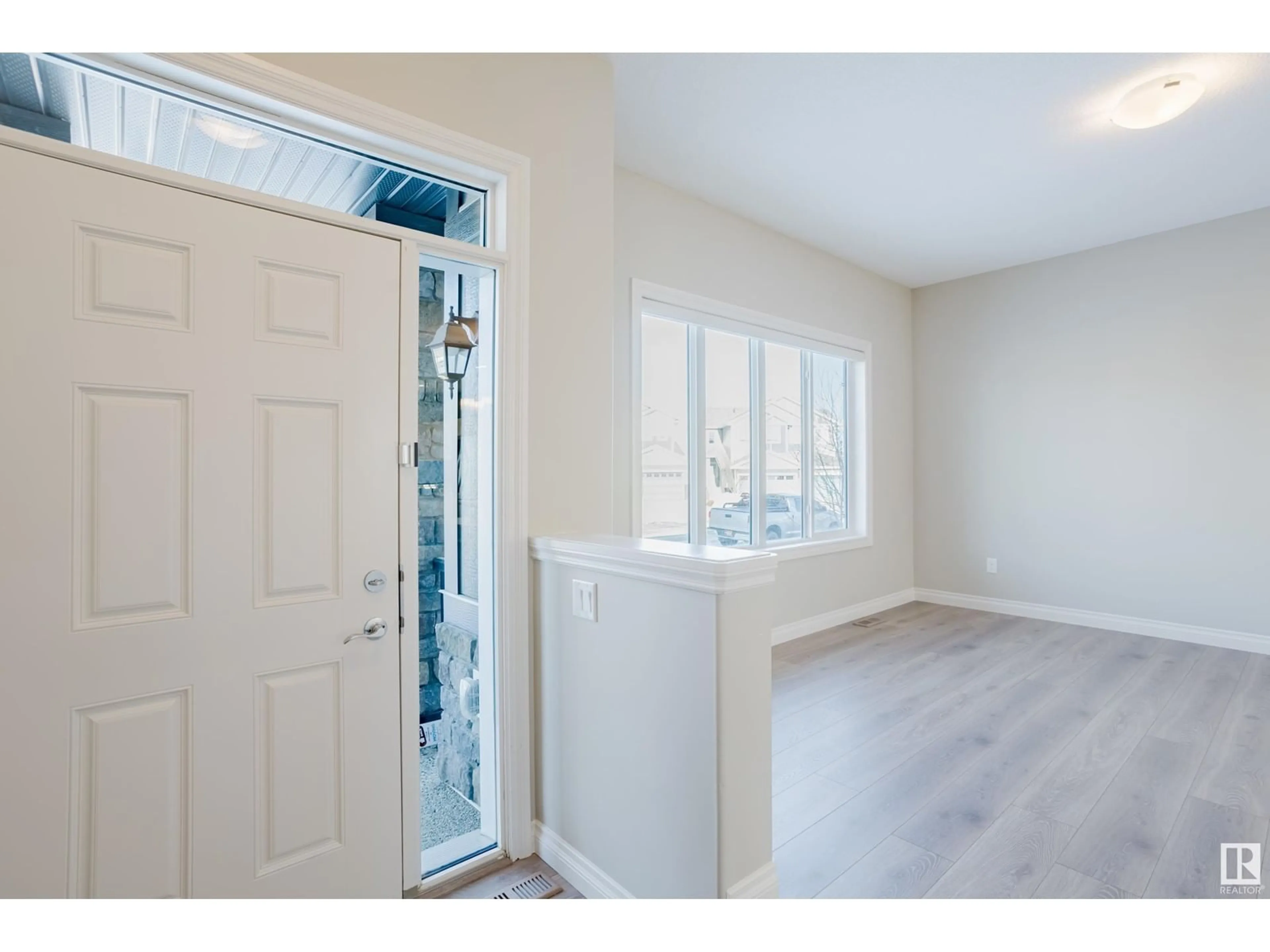 Indoor entryway for 22119 89 AV NW, Edmonton Alberta T5T7G9