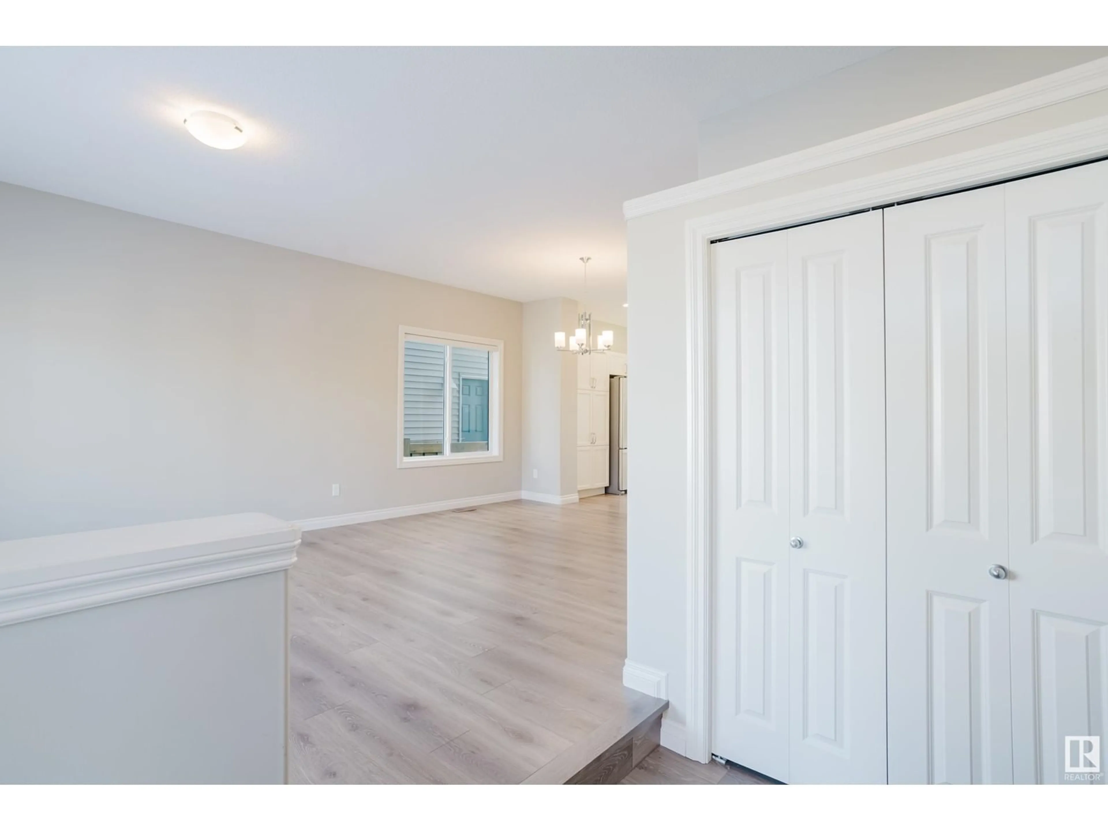 Indoor entryway for 22119 89 AV NW, Edmonton Alberta T5T7G9