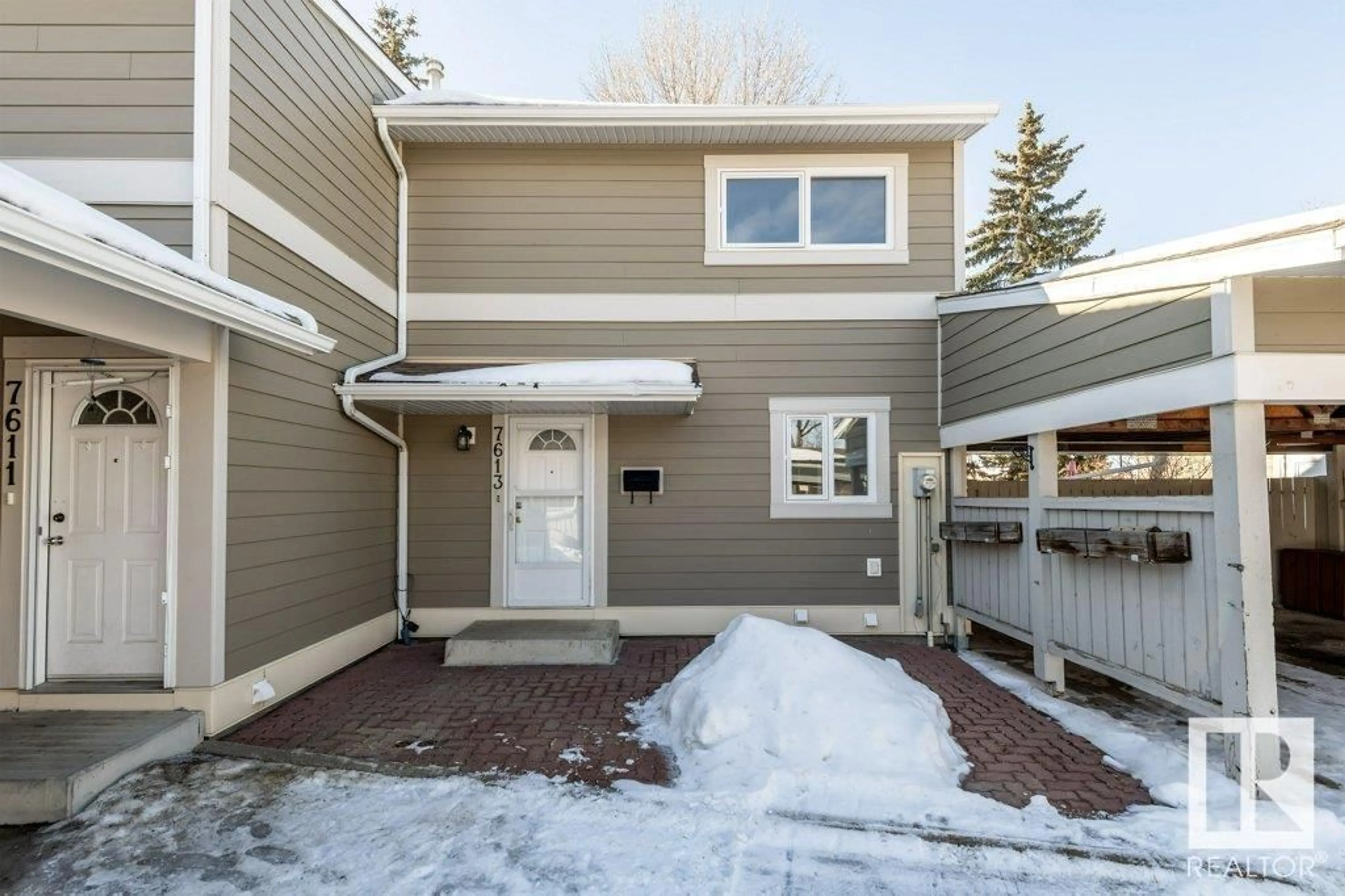 Patio, street for 7613 40 AV NW, Edmonton Alberta T6K1V5