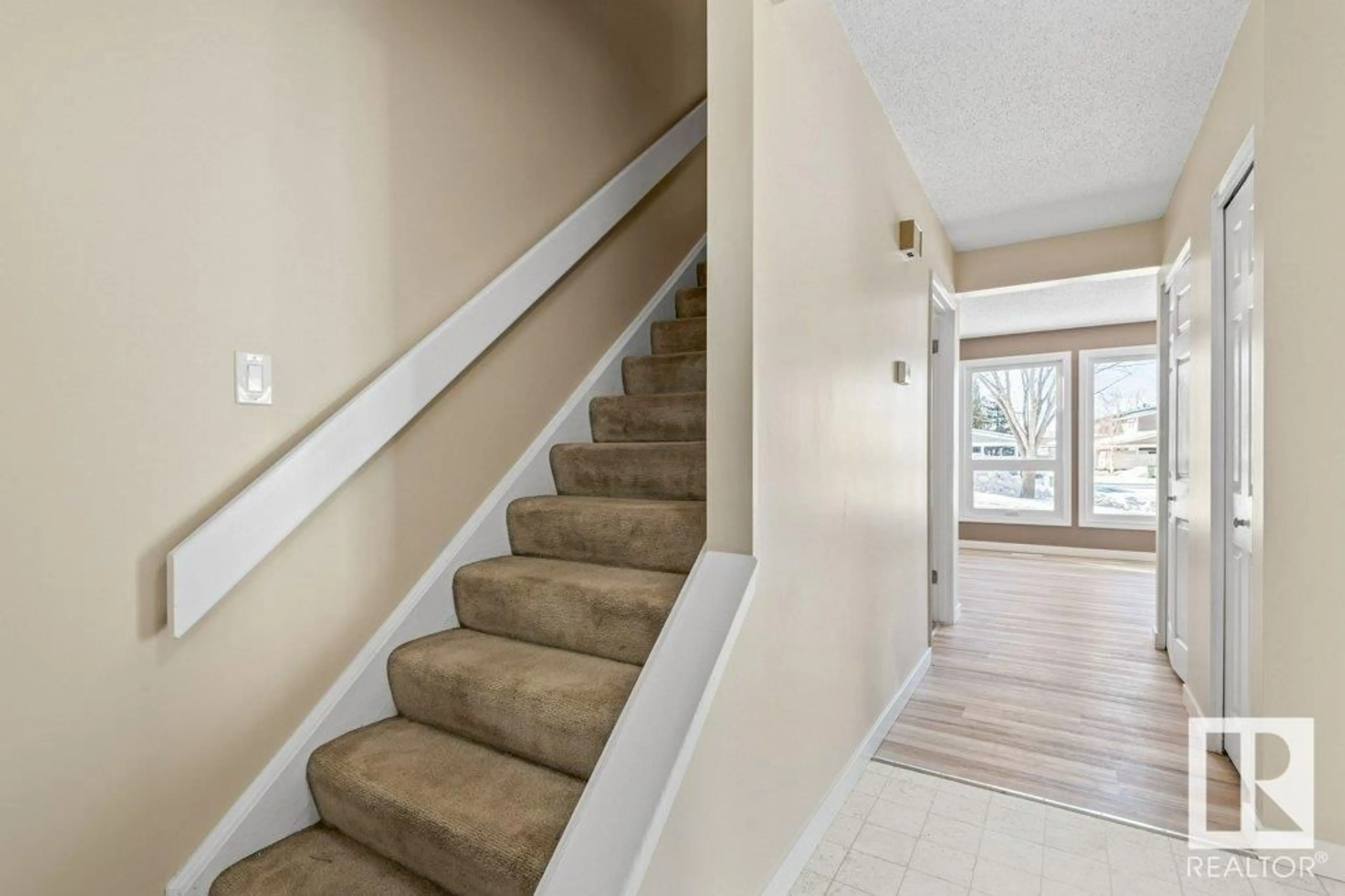 Stairs for 7613 40 AV NW, Edmonton Alberta T6K1V5