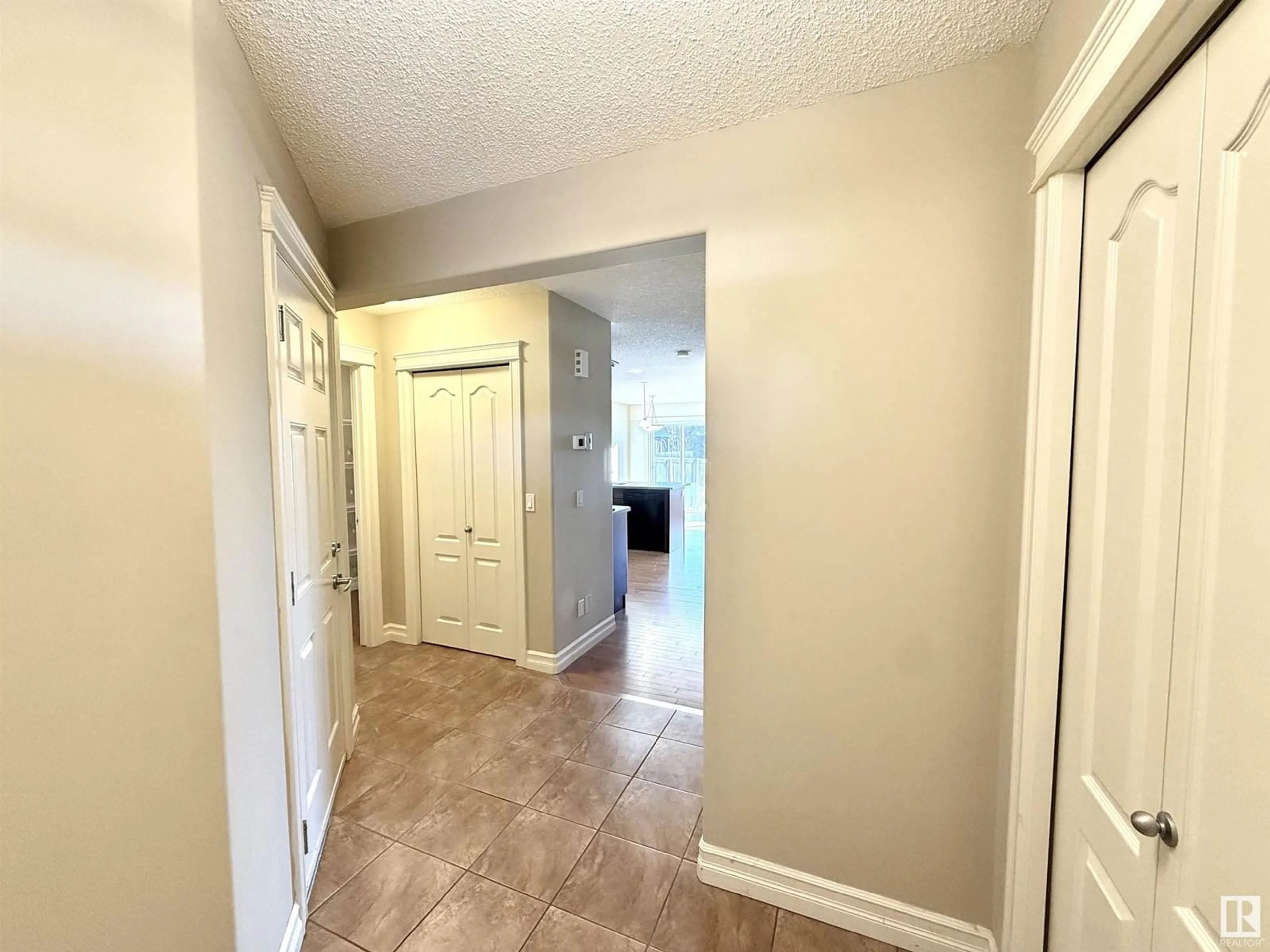 Indoor entryway for 12513 171 AV NW, Edmonton Alberta T5X0E5