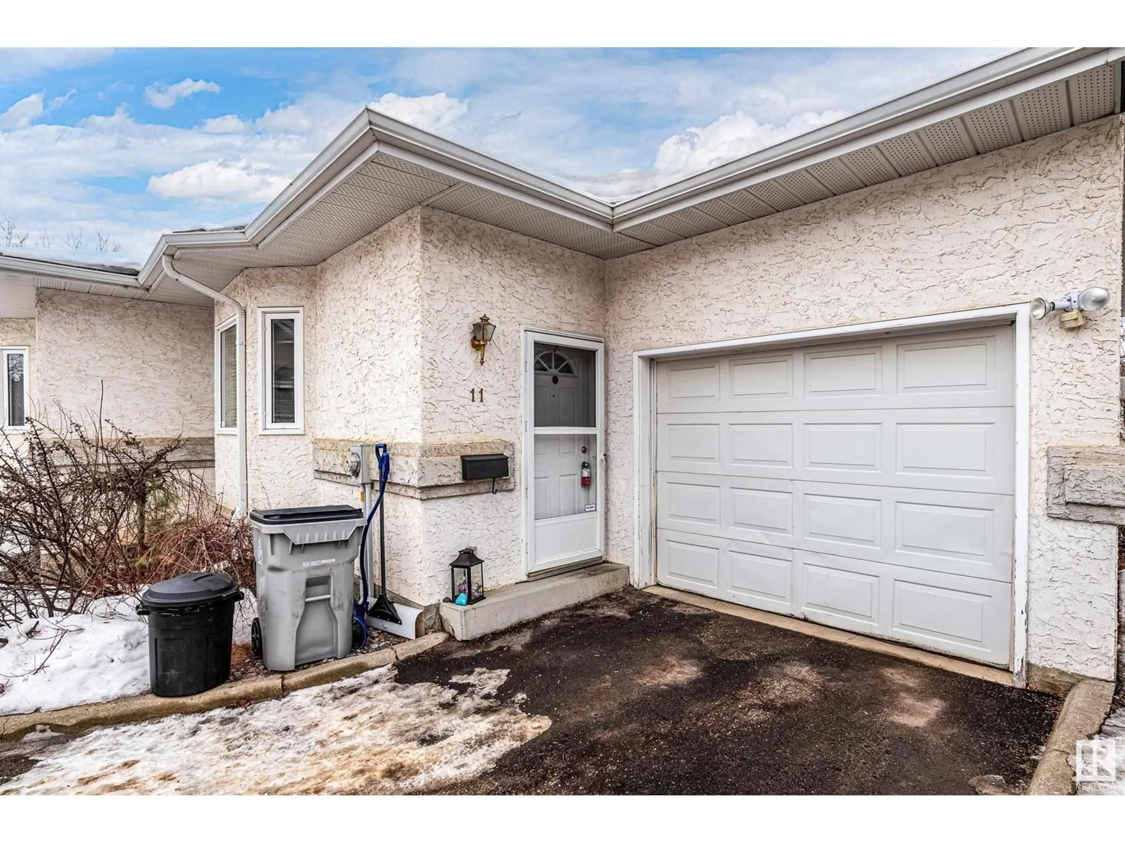 Indoor garage for #11 50 LIBERTON DR, St. Albert Alberta T8N5J1