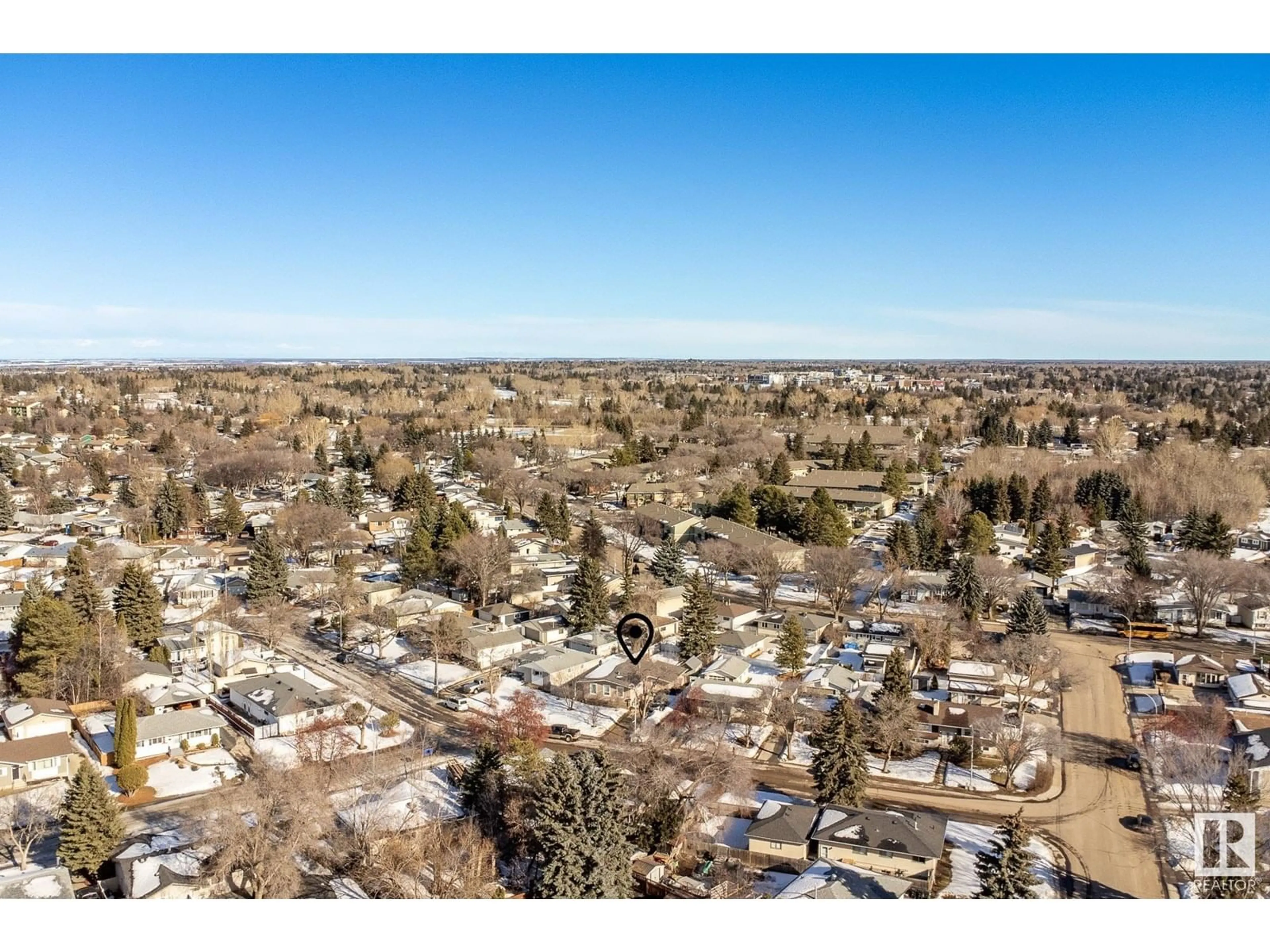 A pic from outside/outdoor area/front of a property/back of a property/a pic from drone, street for 1007 MCDERMID DR, Sherwood Park Alberta T8A1B7