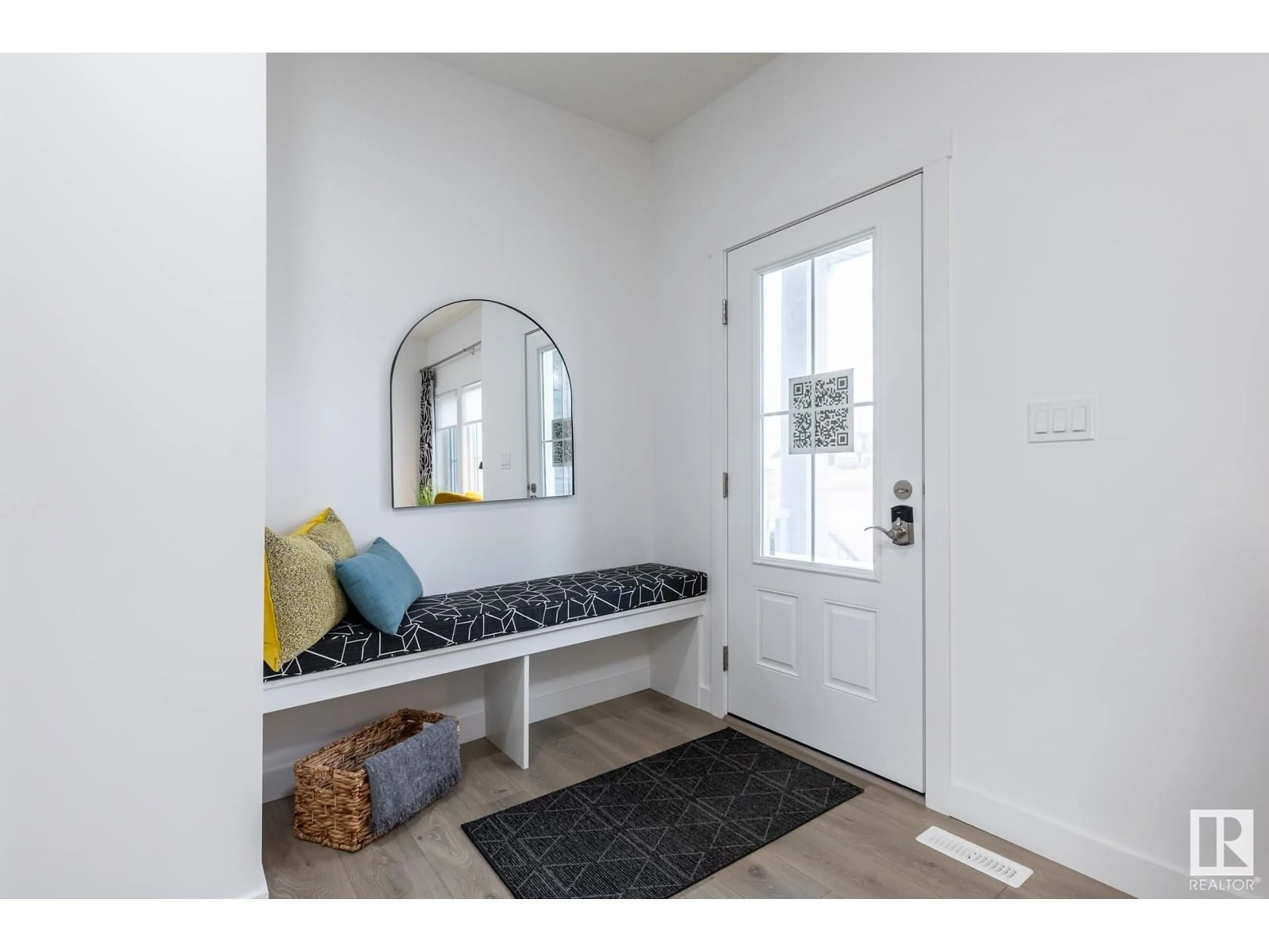 Indoor entryway for 65 COVELL CM, Spruce Grove Alberta T7X0Y7
