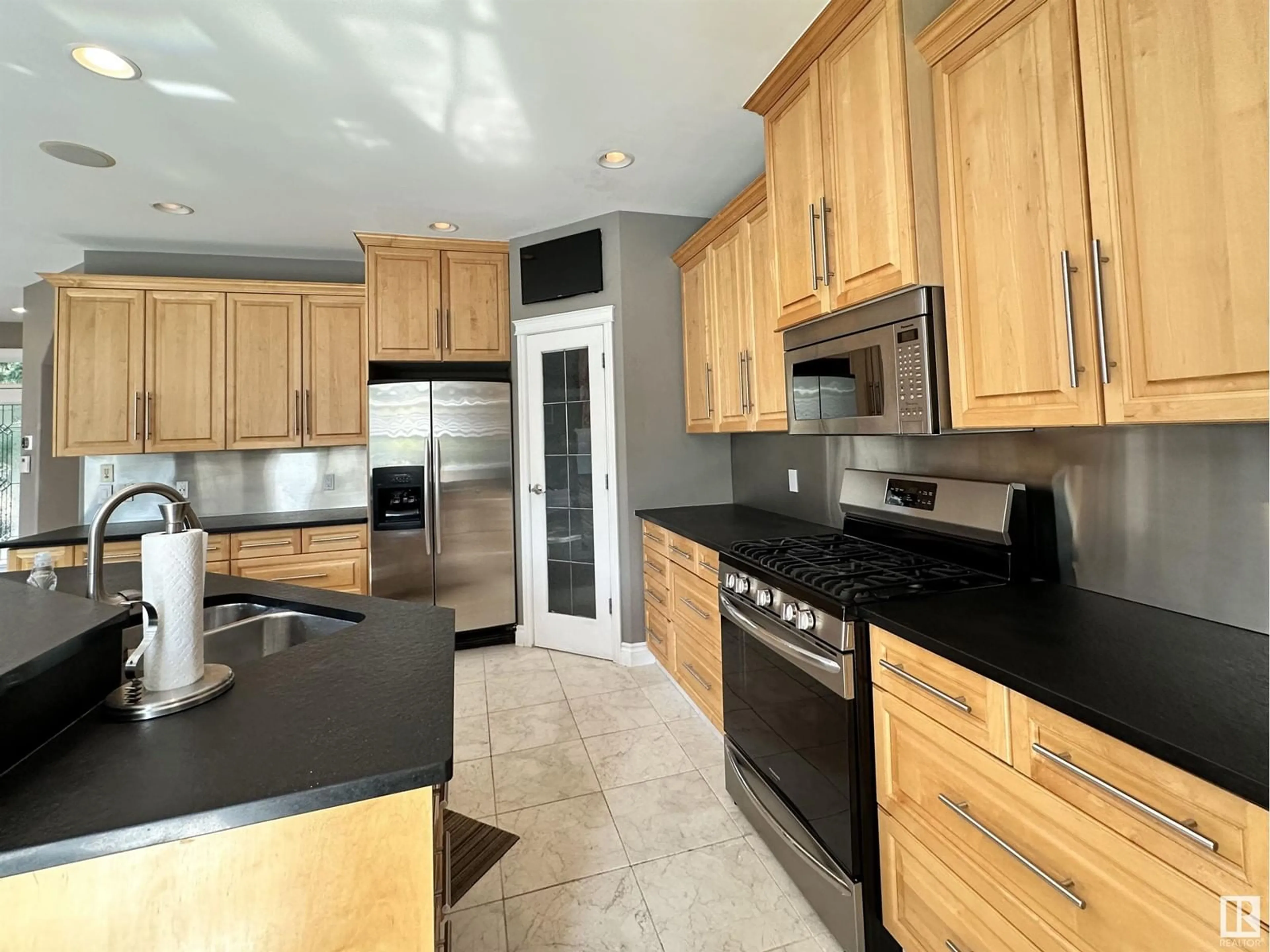 Open concept kitchen, ceramic/tile floor for 8917 79 AV NW NW, Edmonton Alberta T6C0R7