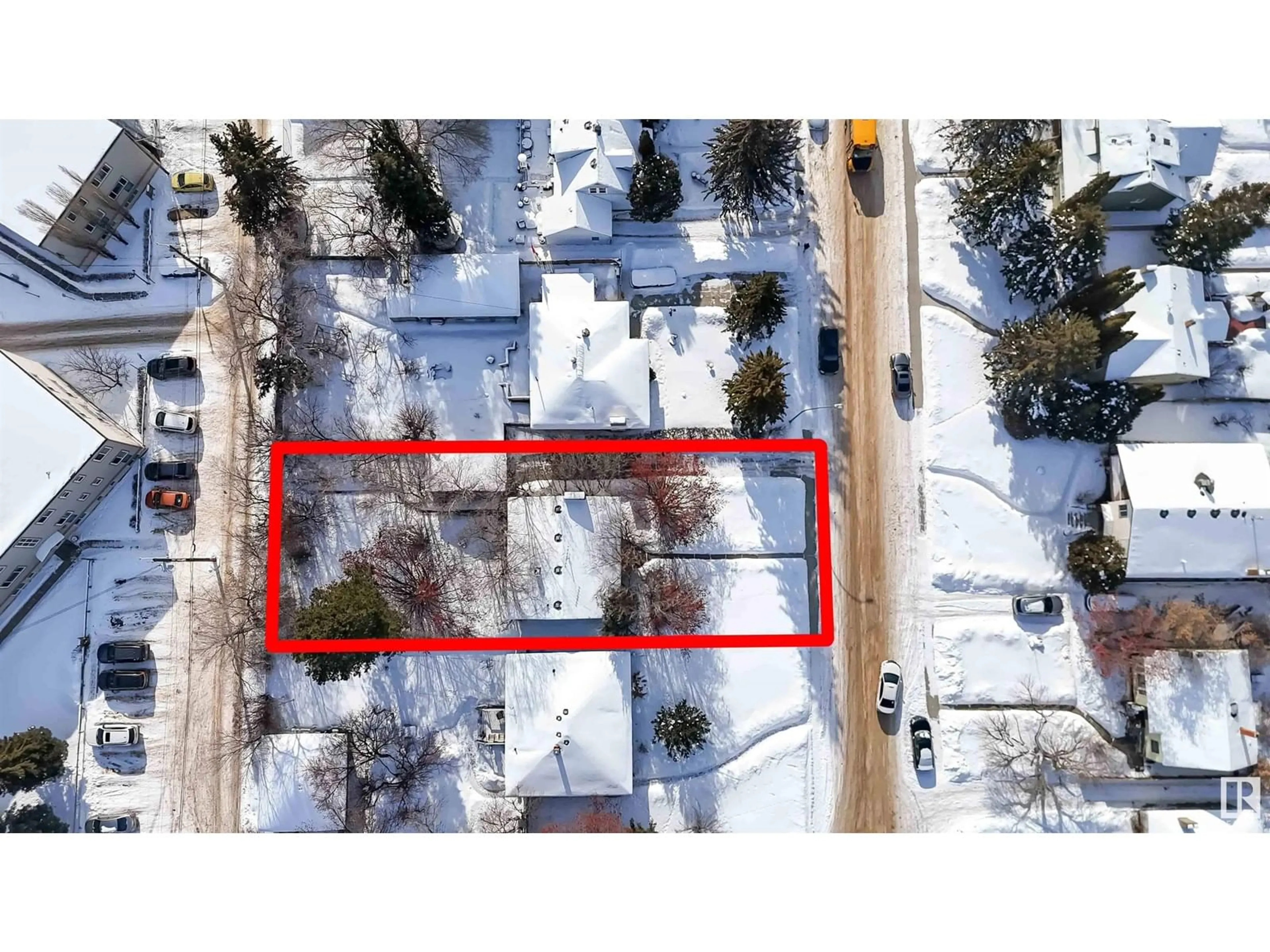 A pic from outside/outdoor area/front of a property/back of a property/a pic from drone, street for 10915 115 ST NW, Edmonton Alberta T5H3L3