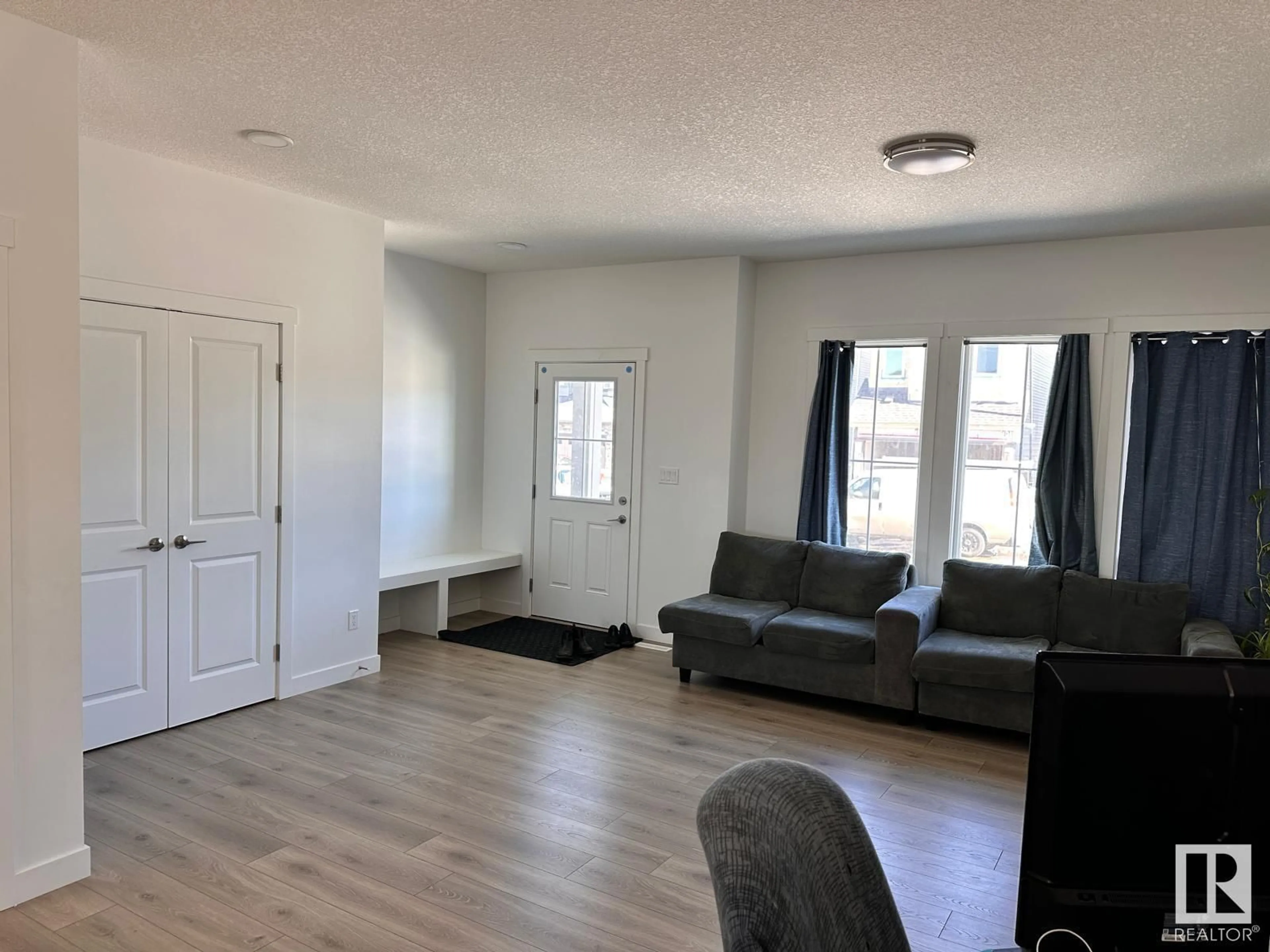 A pic of a room for 436 29 ST SW, Edmonton Alberta T6X3E7