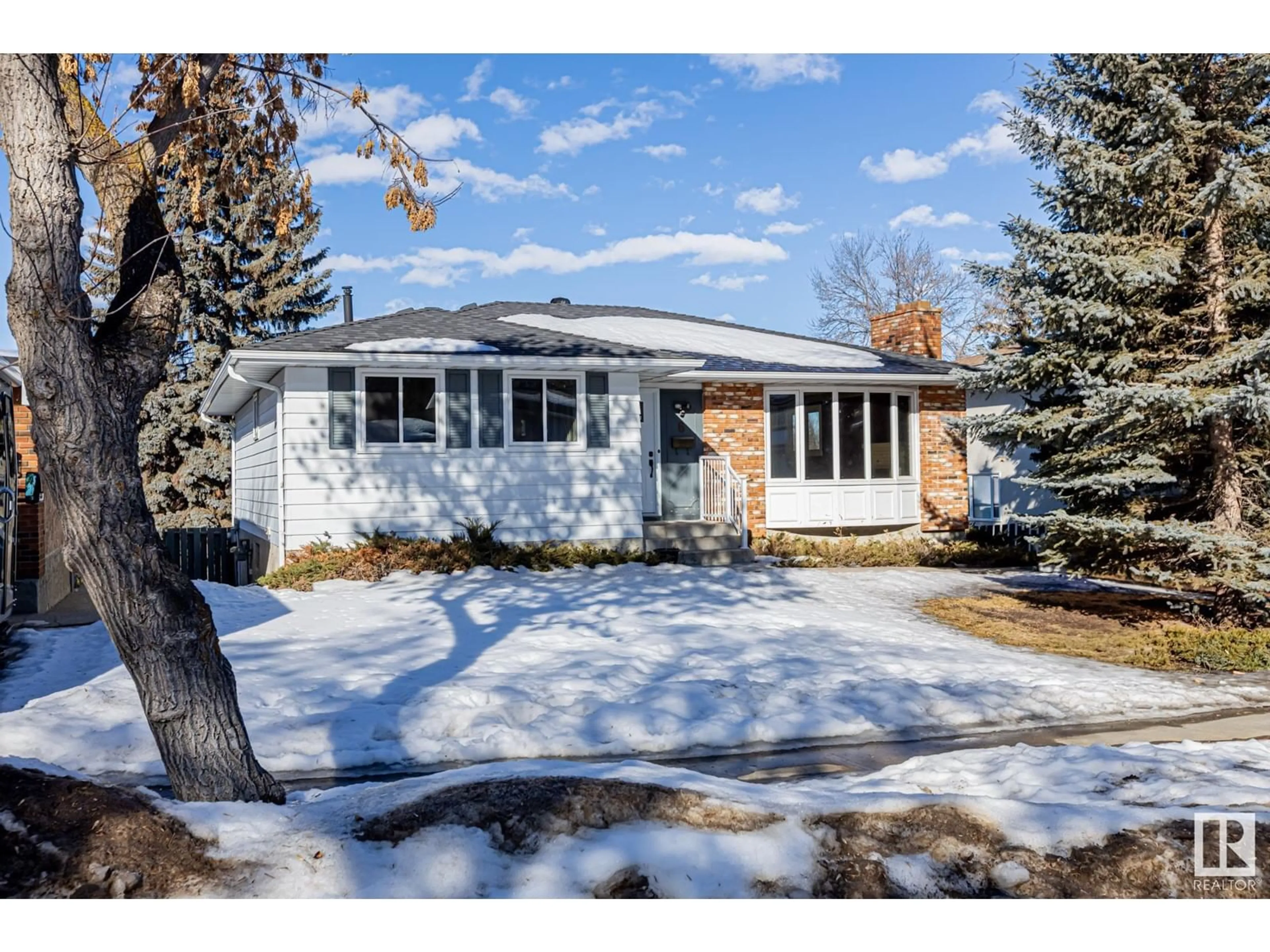 Home with vinyl exterior material, street for 6 GREENHILL ST, St. Albert Alberta T8N2B4