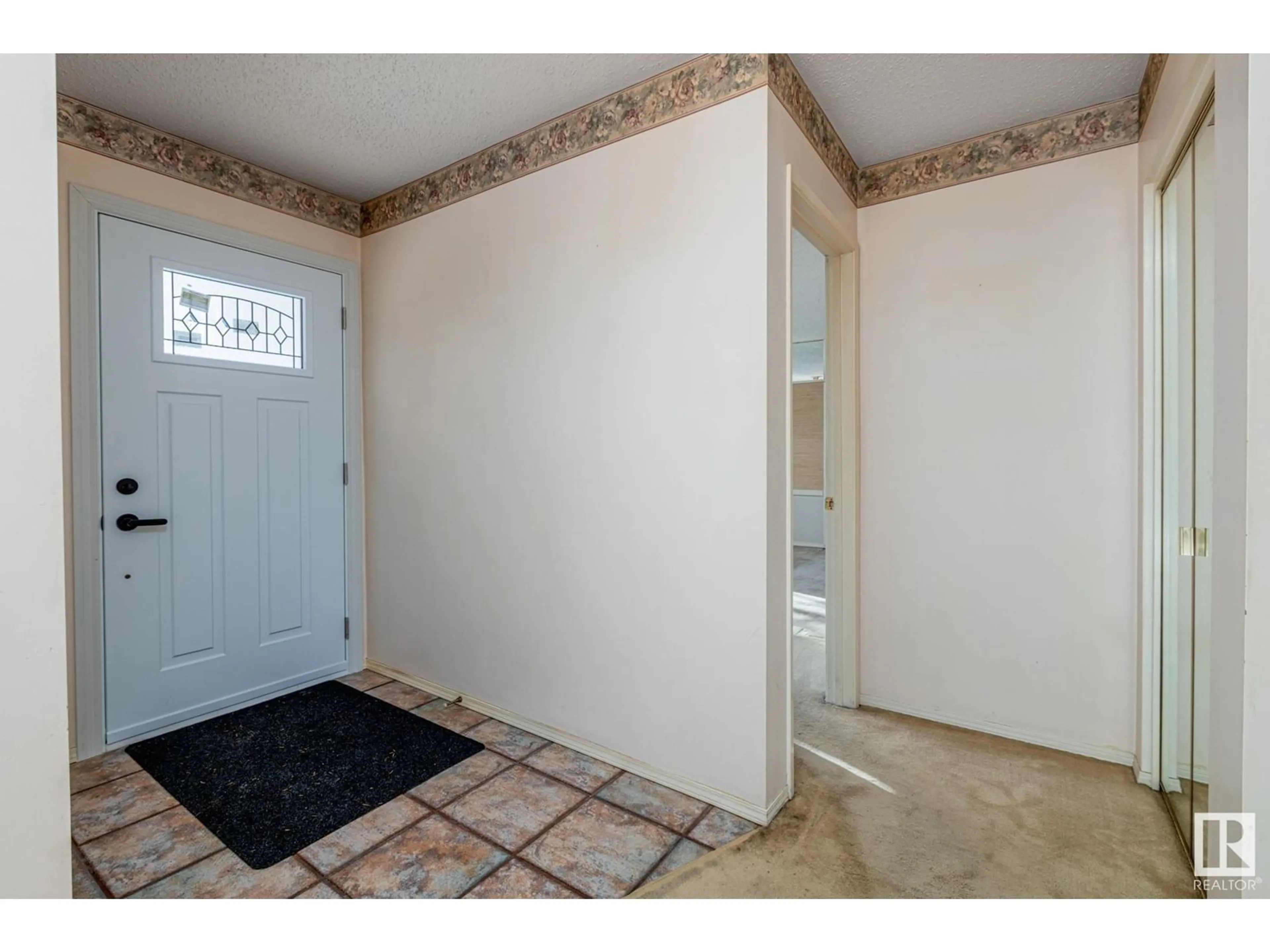 Indoor entryway for 6 GREENHILL ST, St. Albert Alberta T8N2B4