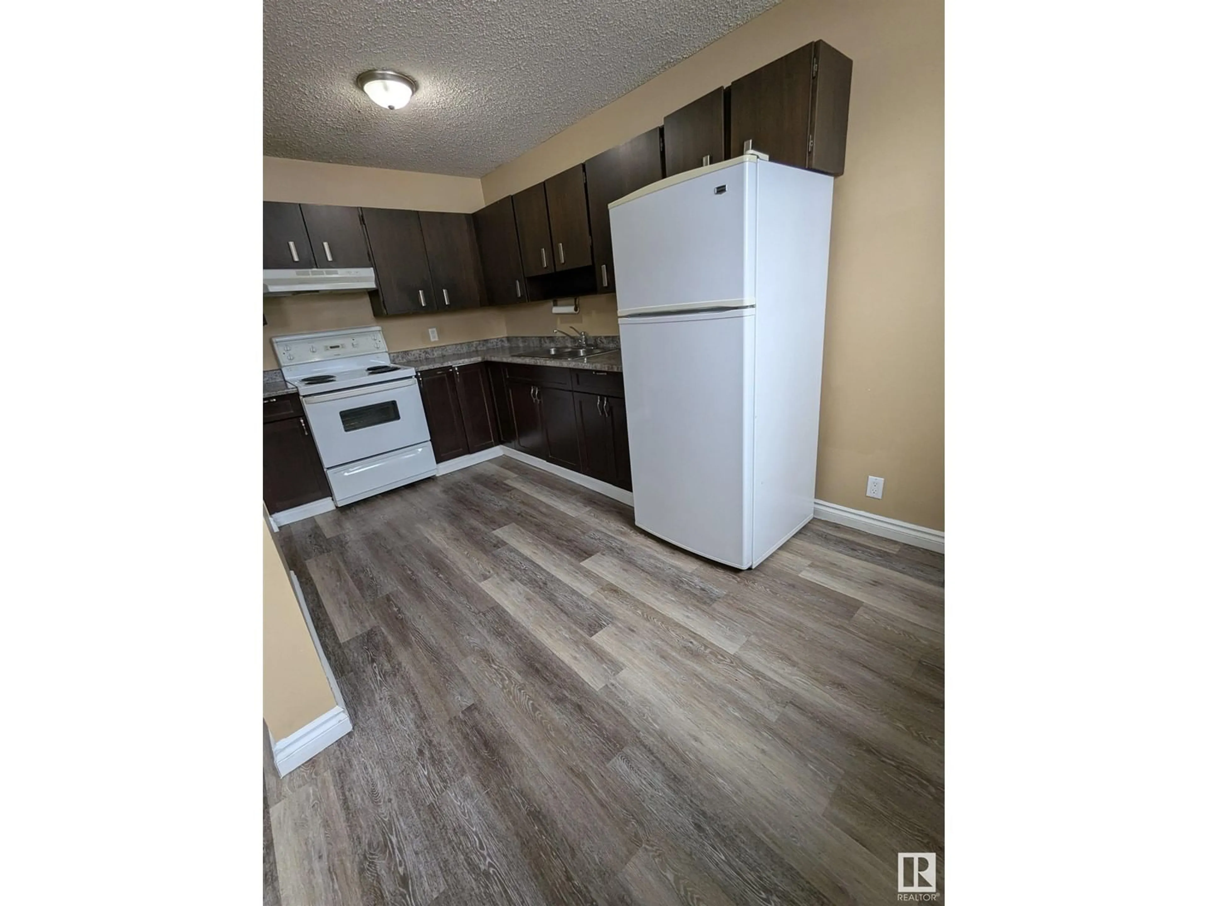 Standard kitchen, unknown for 5014 52 AV, Glendon Alberta T0A1P0