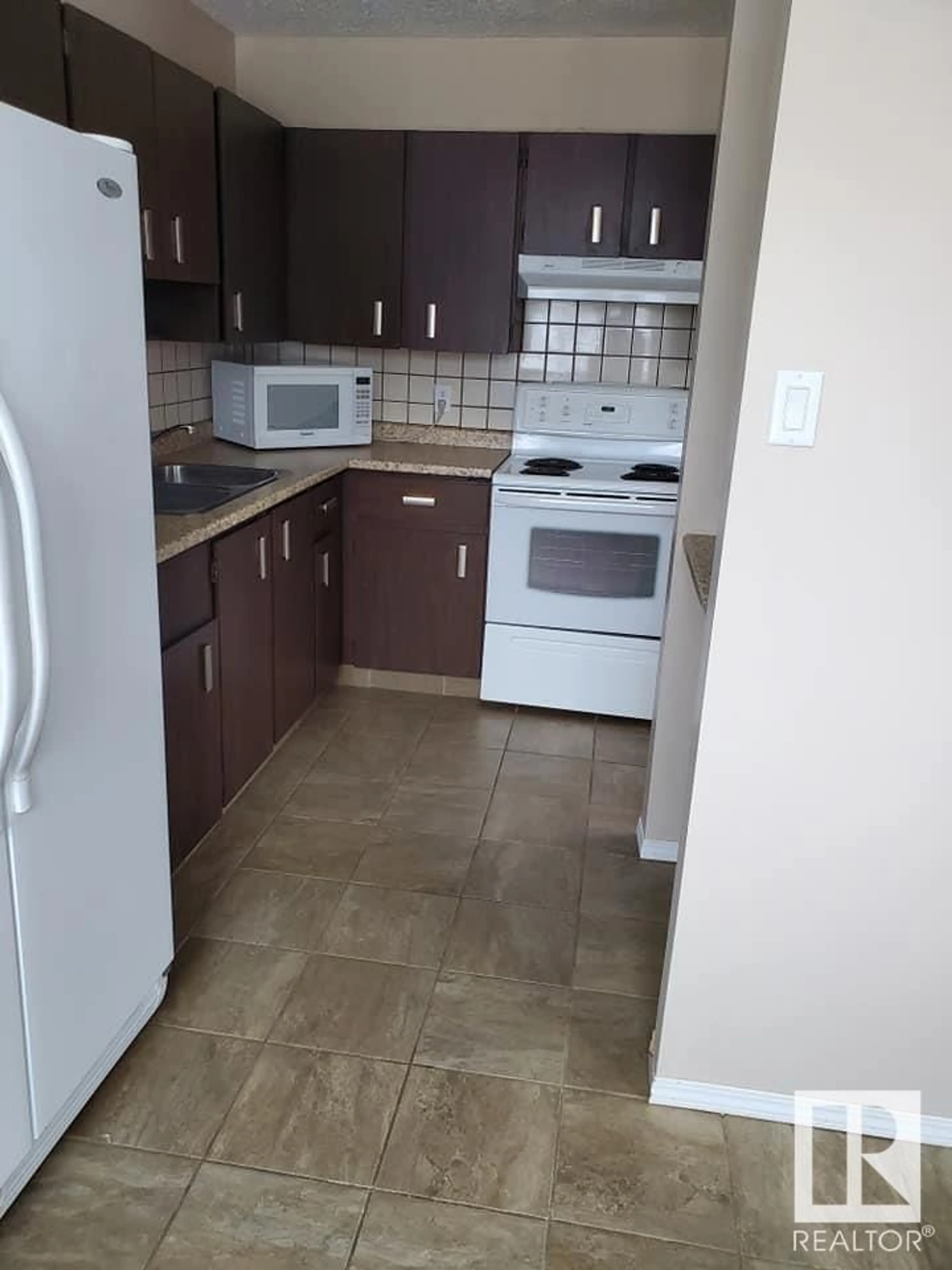 Standard kitchen, ceramic/tile floor for 5014 52 AV, Glendon Alberta T0A1P0