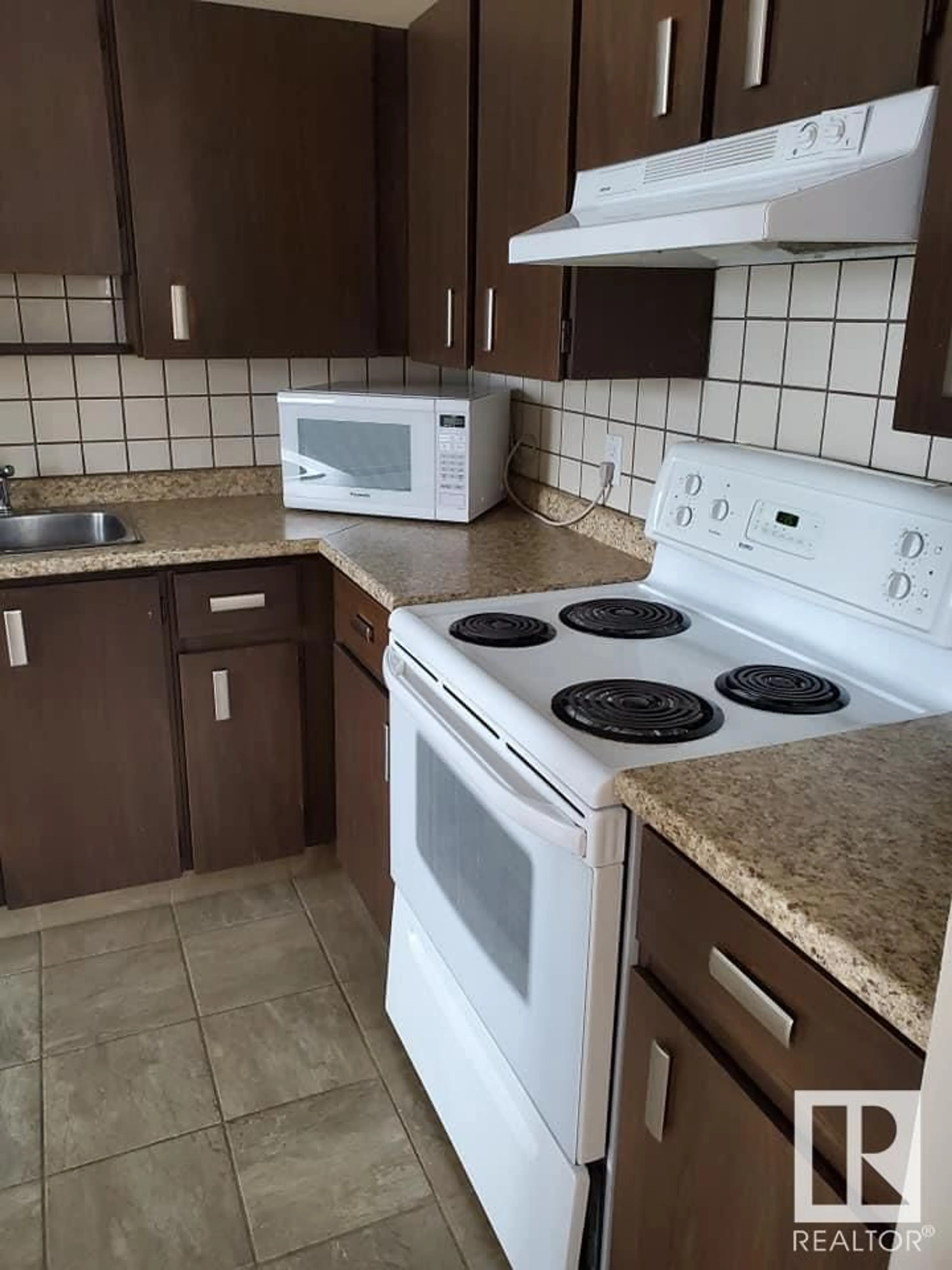 Standard kitchen, ceramic/tile floor for 5014 52 AV, Glendon Alberta T0A1P0